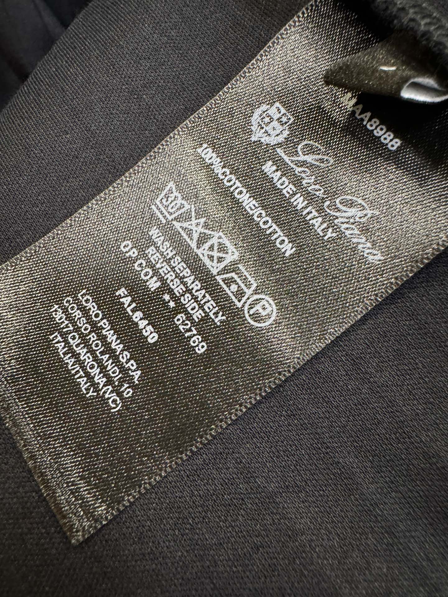 loro Piana诺悠翩雅 2026春夏新款首发专柜最新款翻领短袖，定制面料，高端订制 设计前卫时尚！