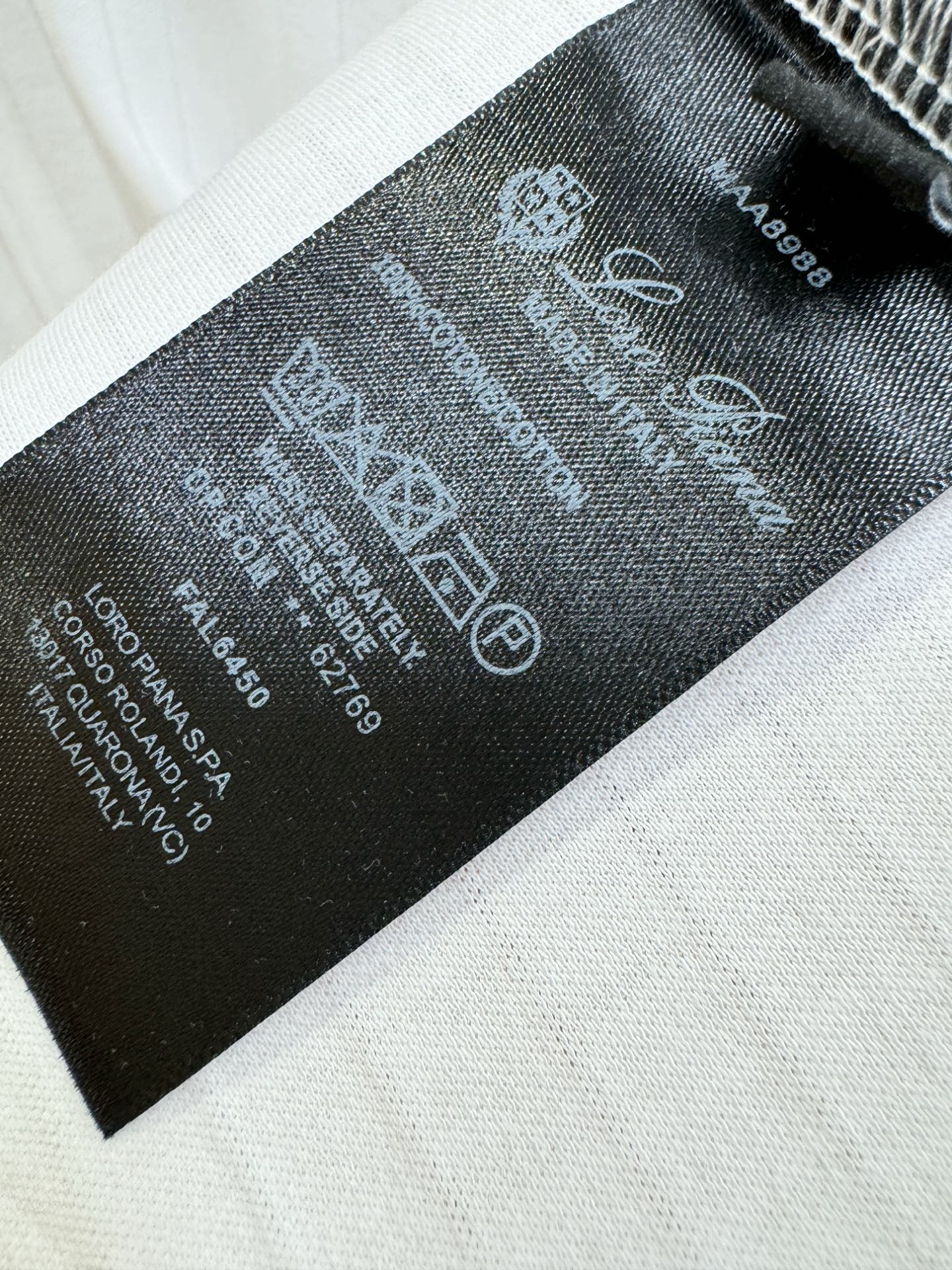 loro Piana诺悠翩雅 2026春夏新款首发专柜最新款翻领短袖，定制面料，高端订制 设计前卫时尚！