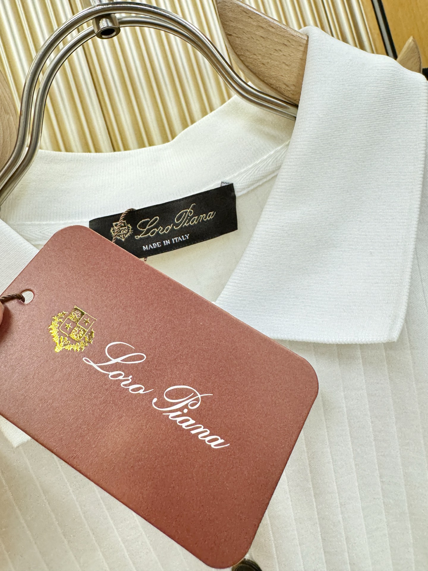 loro Piana诺悠翩雅 2026春夏新款首发专柜最新款翻领短袖，定制面料，高端订制 设计前卫时尚！