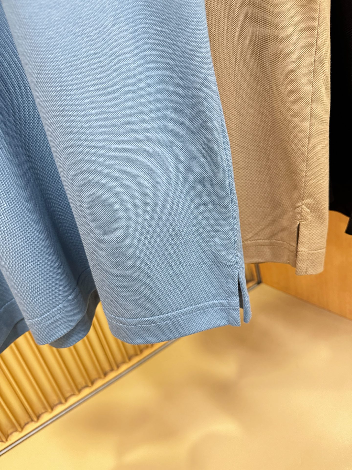 loro Piana诺悠翩雅 2026春夏新款首发专柜最新款翻领短袖，定制面料，高端订制 设计前卫时尚！