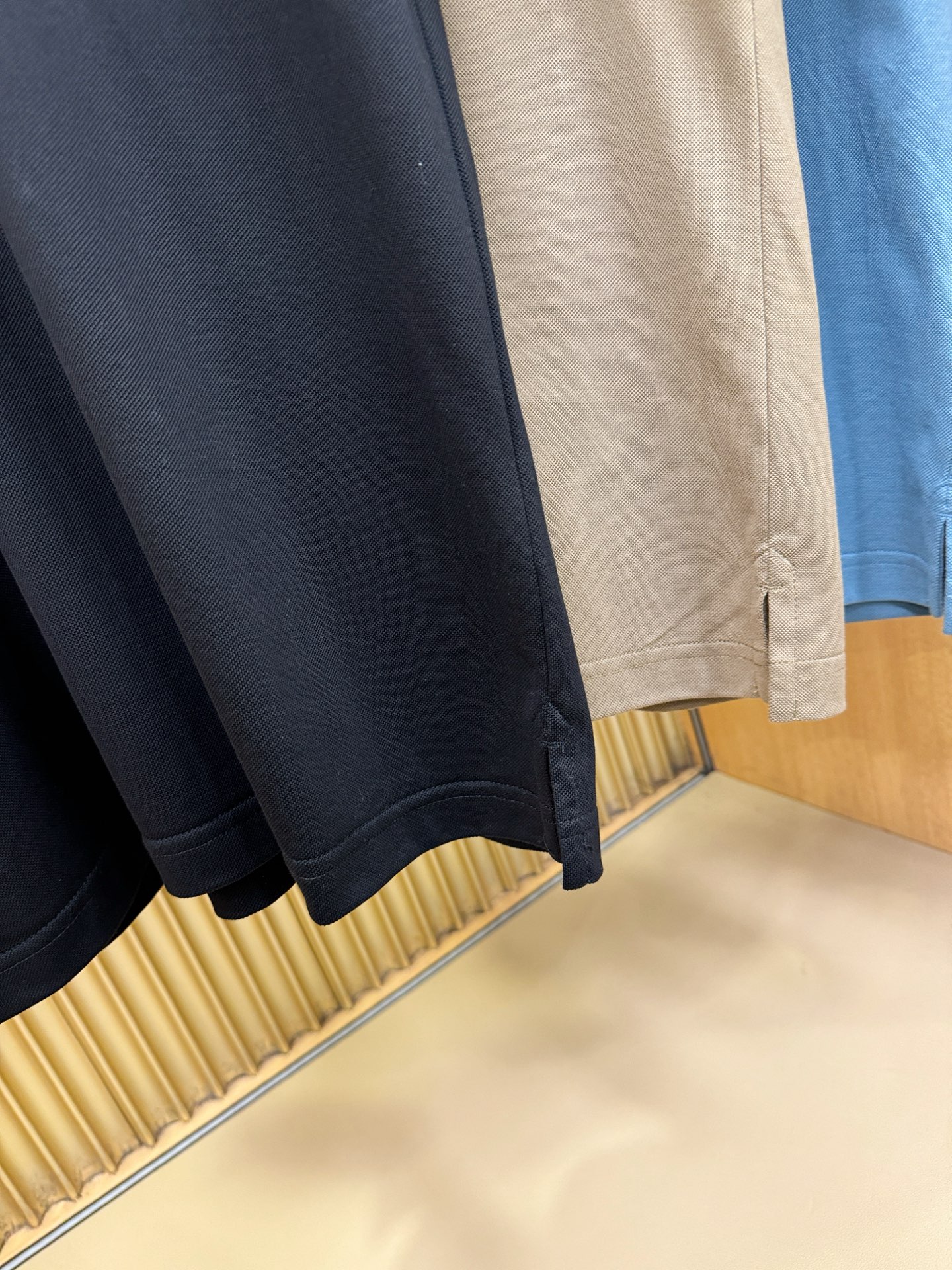 loro Piana诺悠翩雅 2026春夏新款首发专柜最新款翻领短袖，定制面料，高端订制 设计前卫时尚！