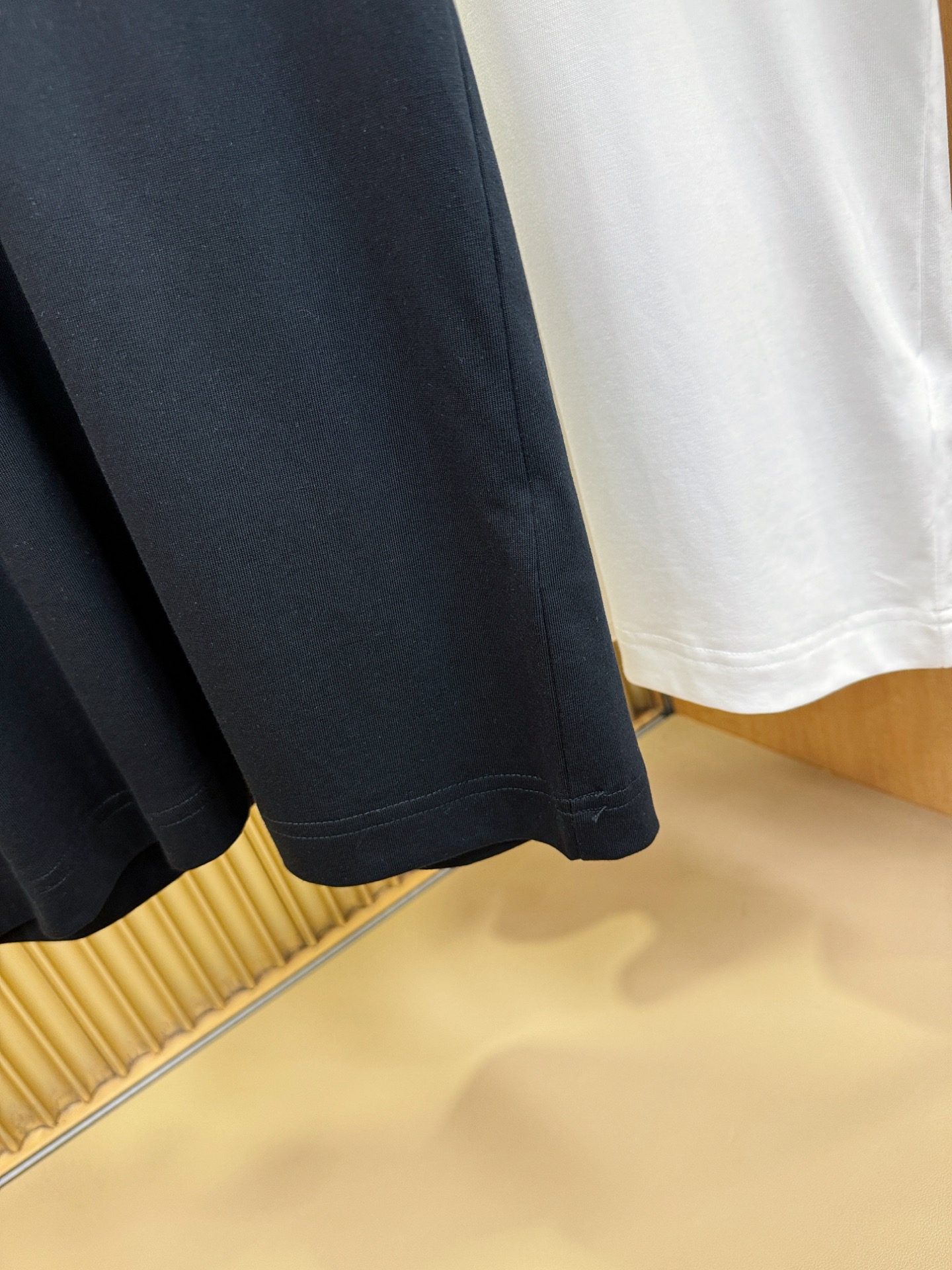 BURBERRY巴宝莉 顶级品质 2026新品短袖！原版定制面料，手感柔软。顶级进口私货，时尚设计潮流短