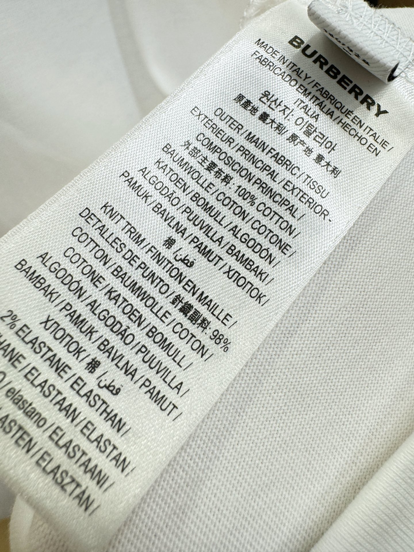 BURBERRY巴宝莉 顶级品质 2026新品短袖！原版定制面料，手感柔软。顶级进口私货，时尚设计潮流短