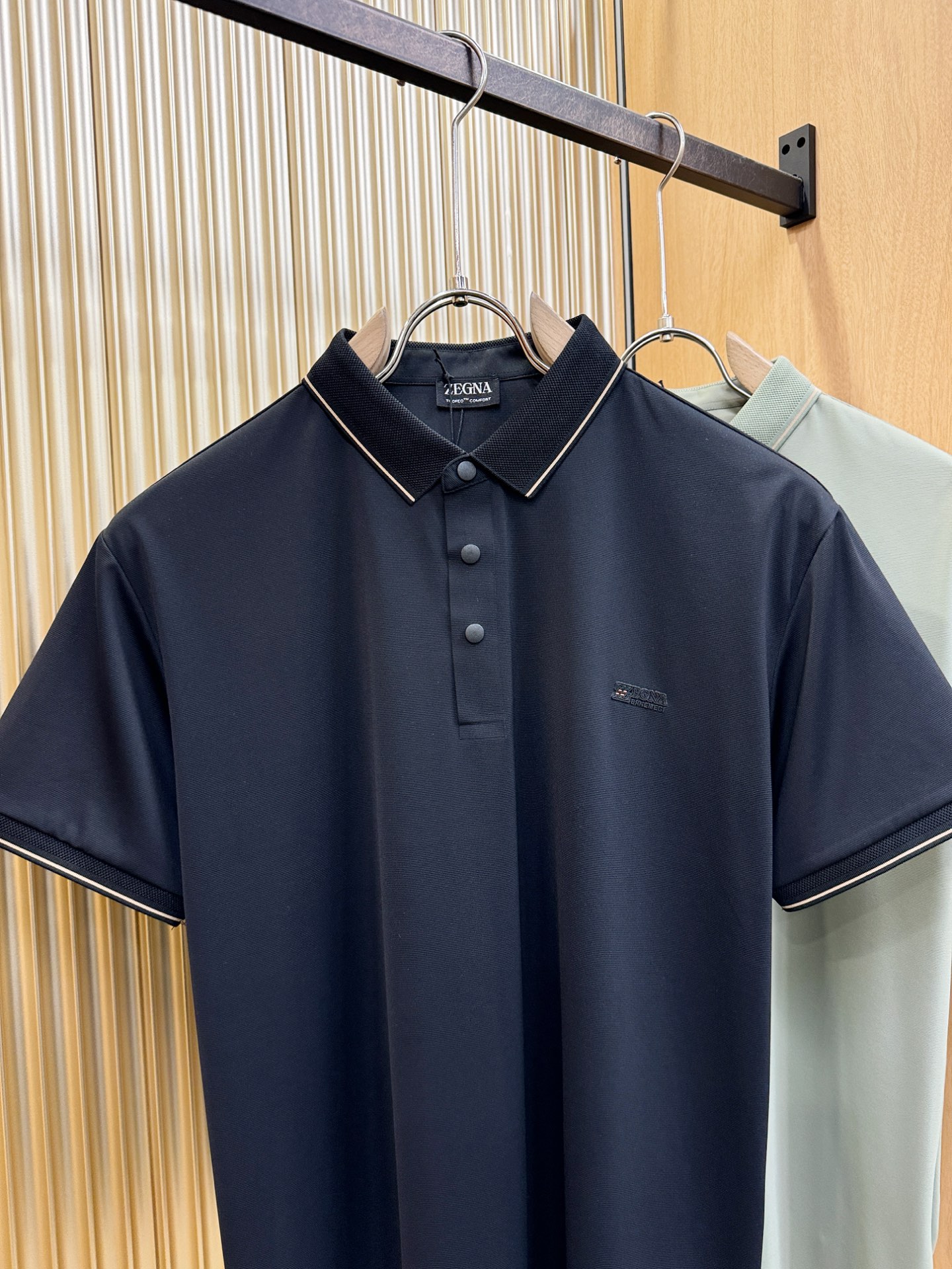 Ermenegildo zeg*a杰*亚 2026春夏新款首发专柜最新款翻领短袖，冰丝面料，清爽透气。高