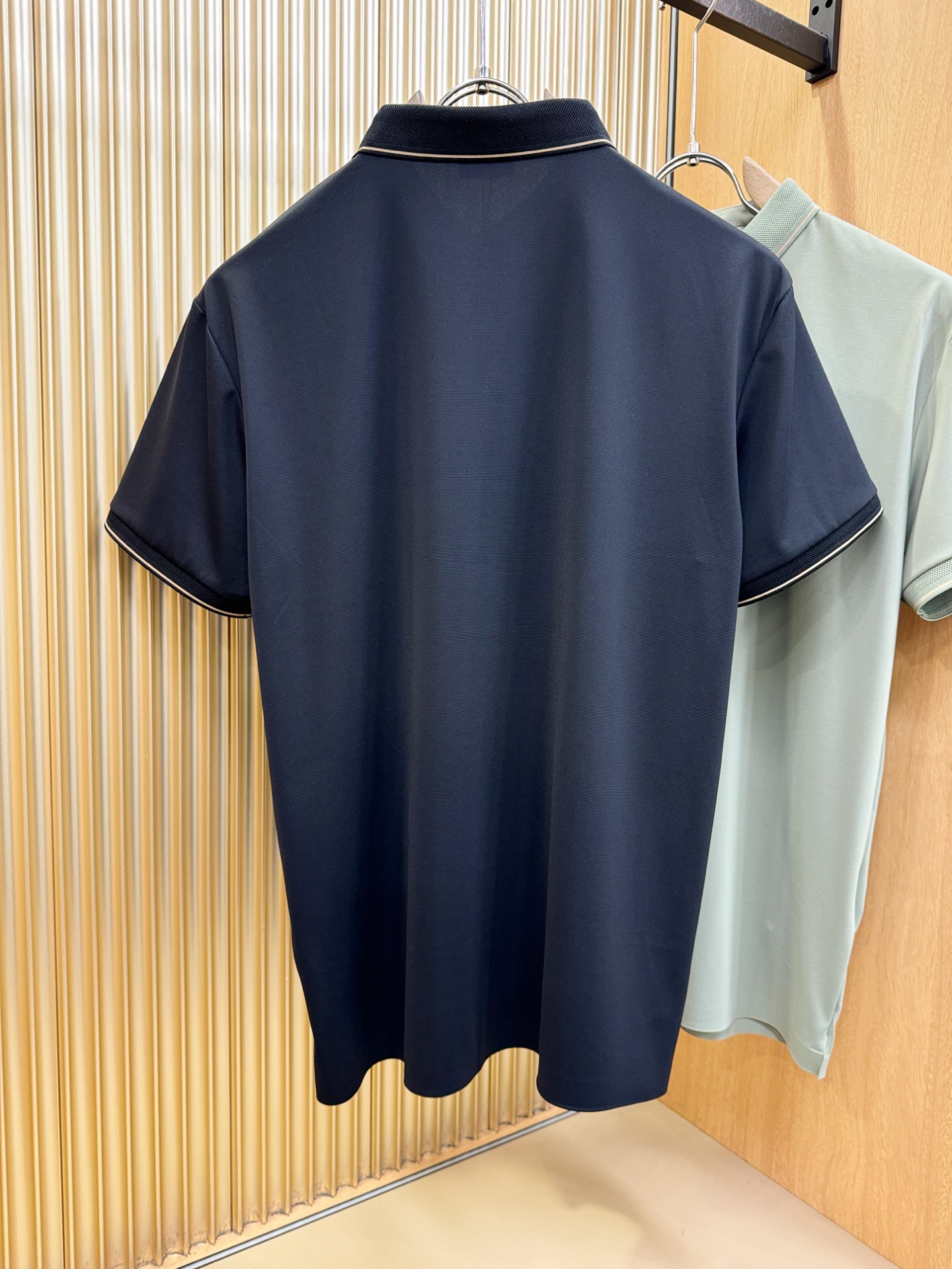 Ermenegildo zeg*a杰*亚 2026春夏新款首发专柜最新款翻领短袖，冰丝面料，清爽透气。高