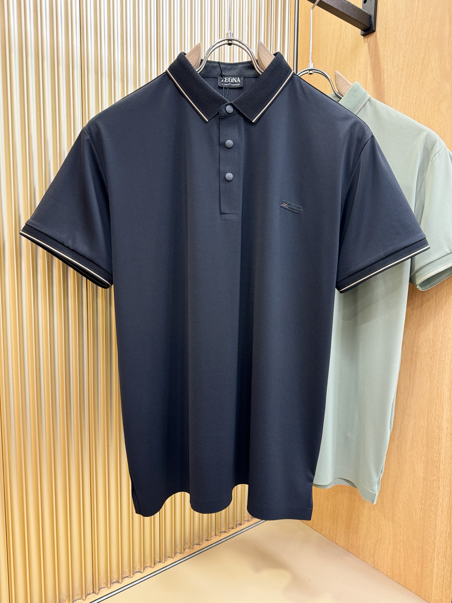 Ermenegildo zeg*a杰*亚 2026春夏新款首发专柜最新款翻领短袖，冰丝面料，清爽透气。高