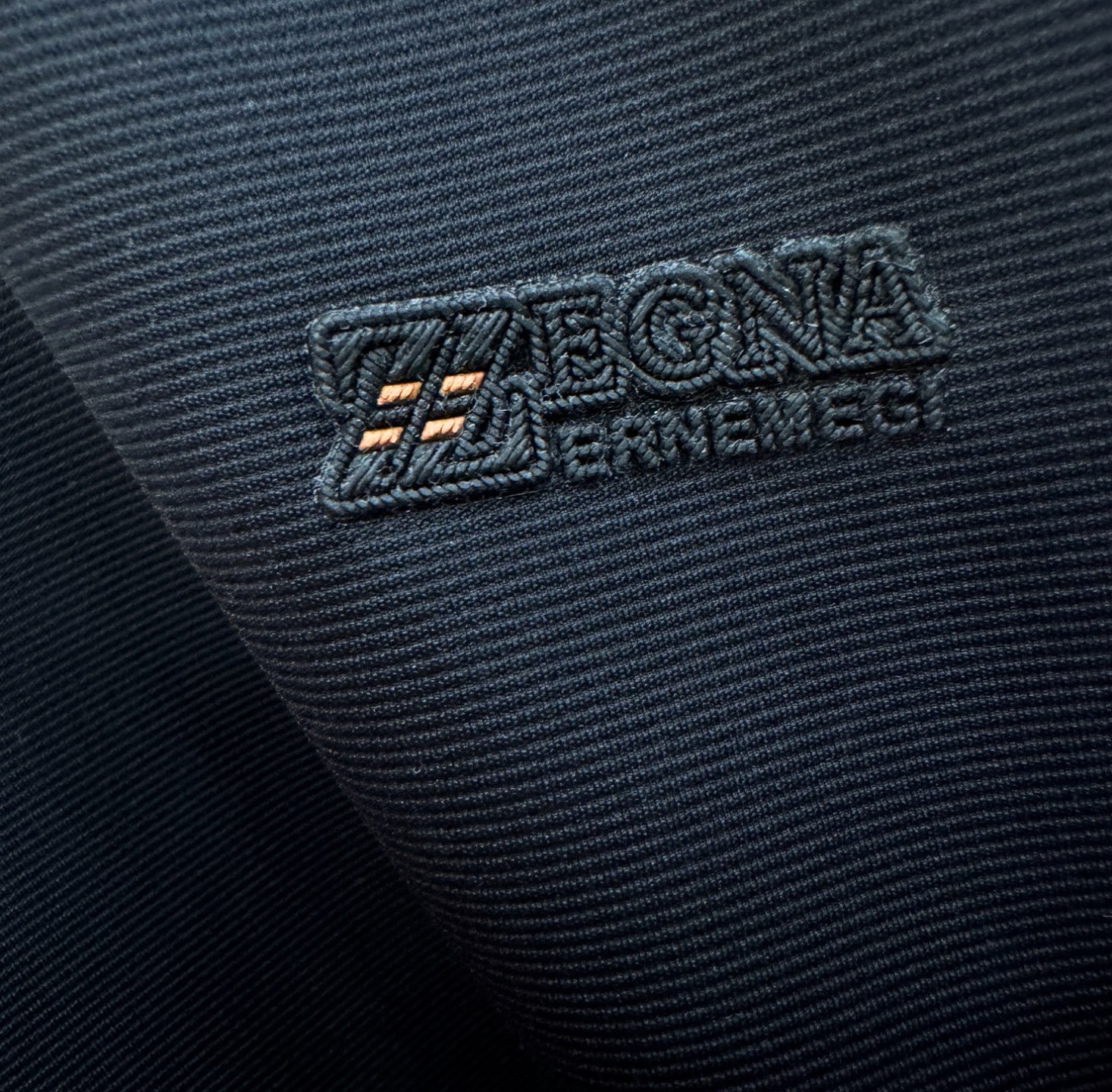 Ermenegildo zeg*a杰*亚 2026春夏新款首发专柜最新款翻领短袖，冰丝面料，清爽透气。高