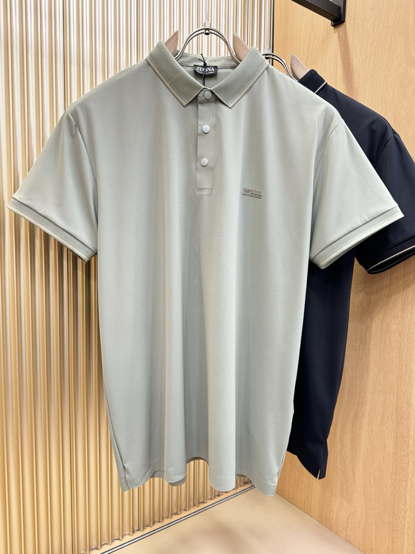 Ermenegildo zeg*a杰*亚 2026春夏新款首发专柜最新款翻领短袖，冰丝面料，清爽透气。高