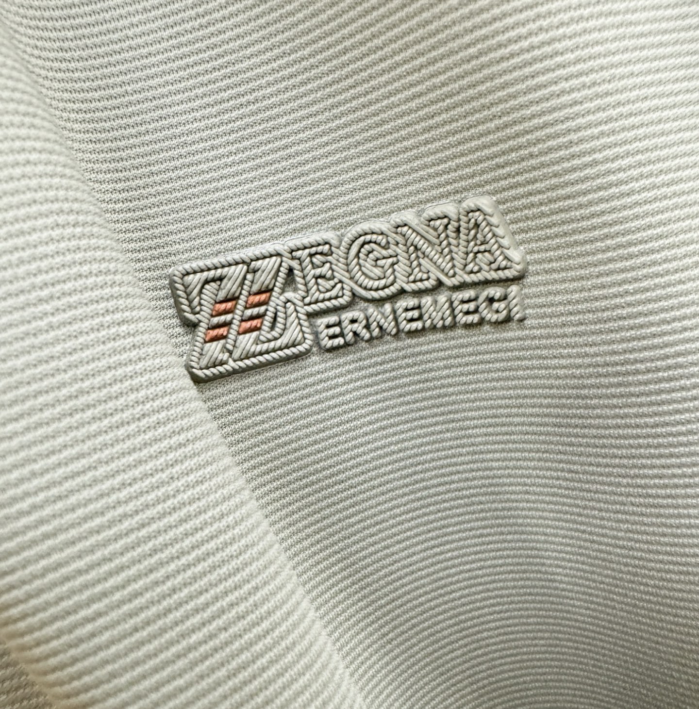 Ermenegildo zeg*a杰*亚 2026春夏新款首发专柜最新款翻领短袖，冰丝面料，清爽透气。高