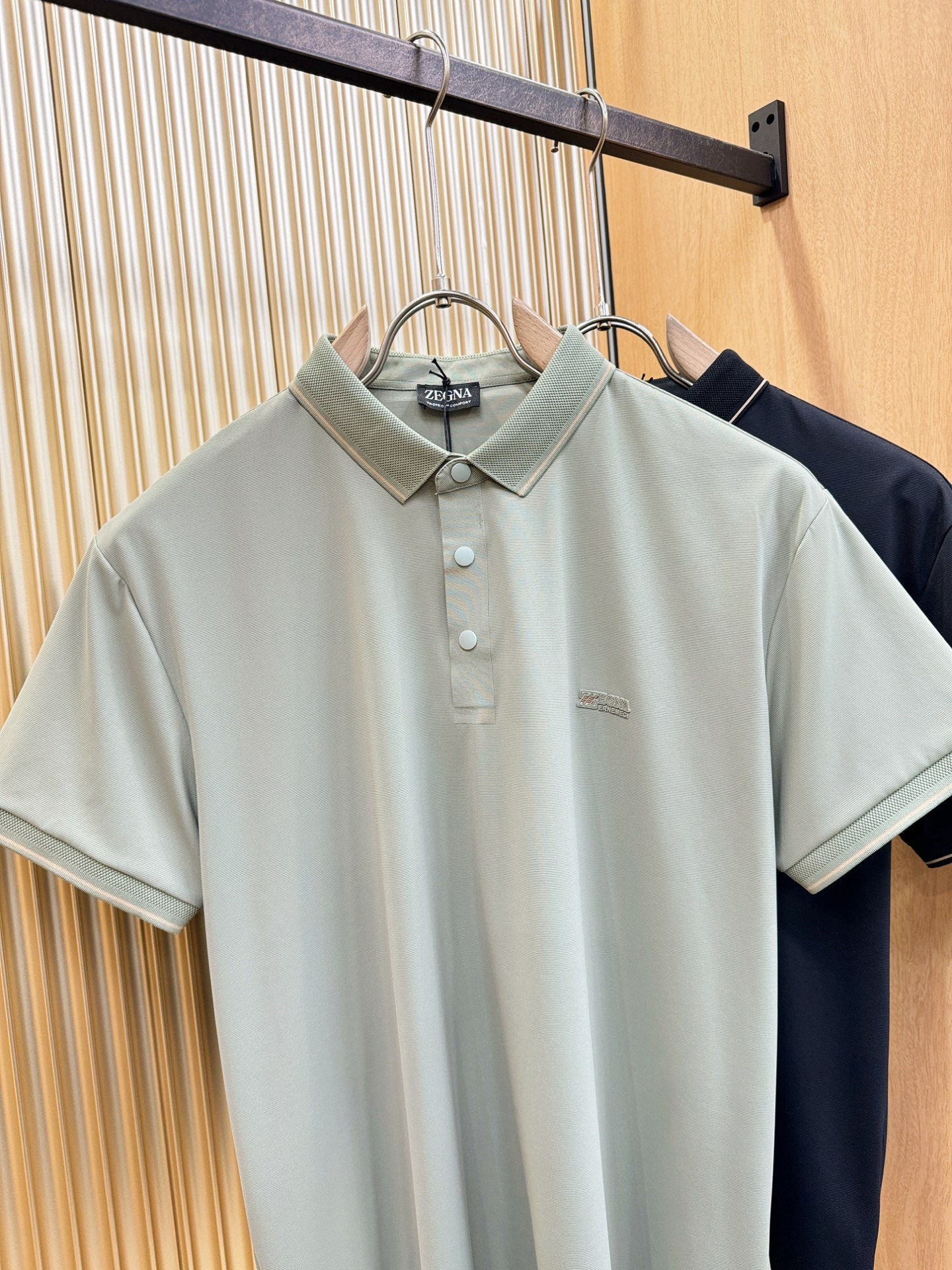 Ermenegildo zeg*a杰*亚 2026春夏新款首发专柜最新款翻领短袖，冰丝面料，清爽透气。高