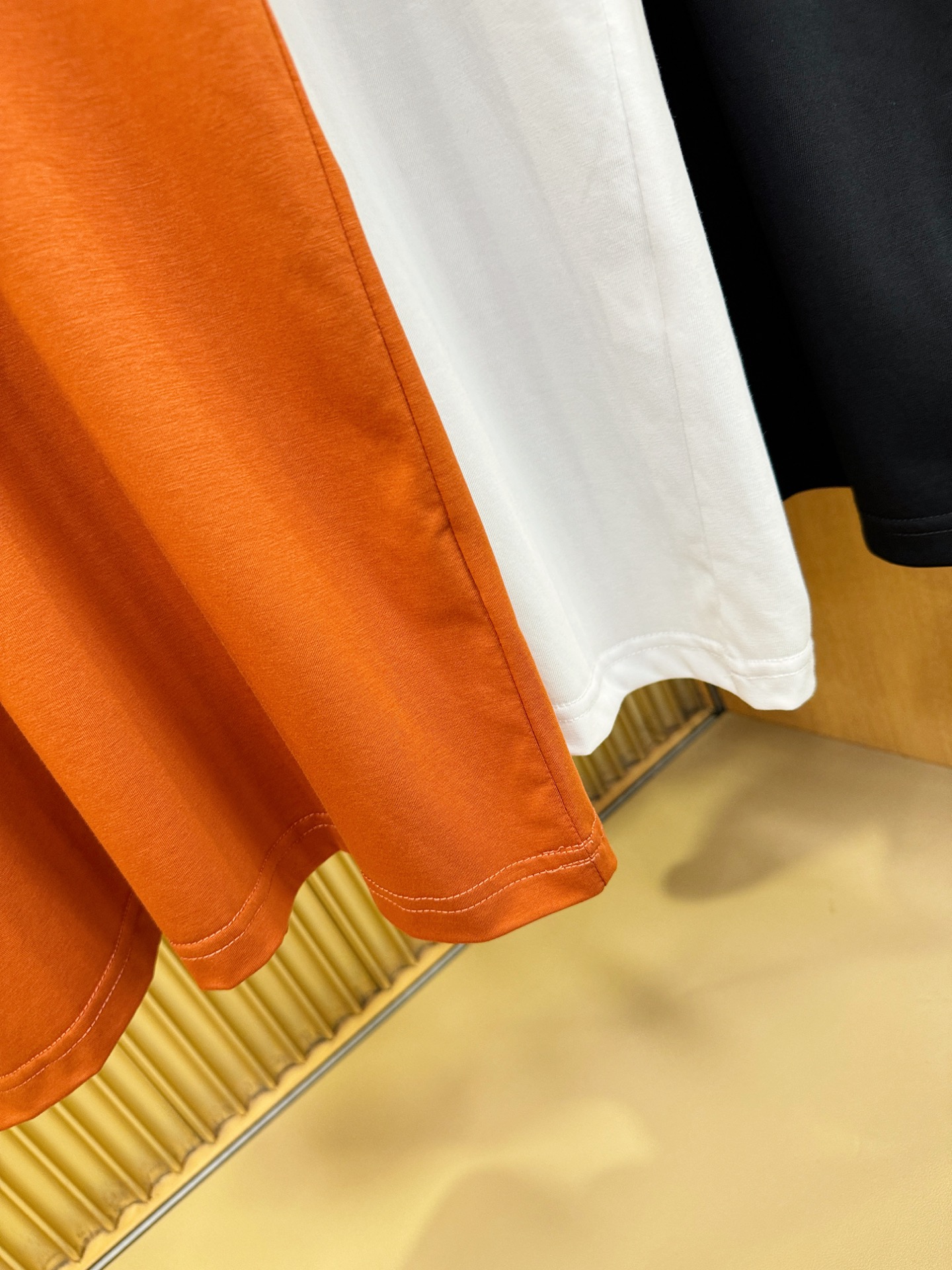 Dior迪奥 2026春夏新款首发专柜最新款翻领短袖，定制面料，高端订制 设计前卫时尚！品牌logo重工