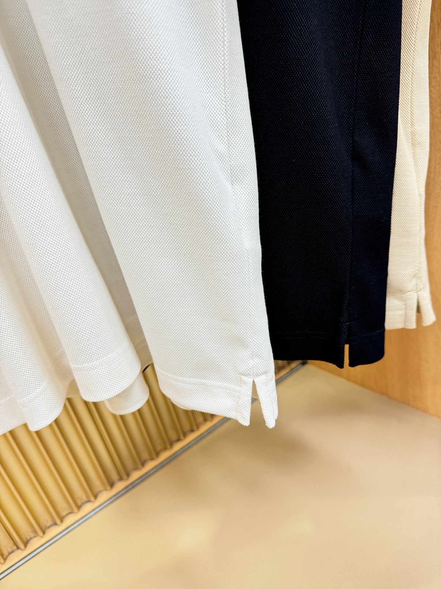 loro Piana诺悠翩雅 2026春夏新款首发专柜最新款翻领短袖，100%双丝光珠地棉面料，高端订制