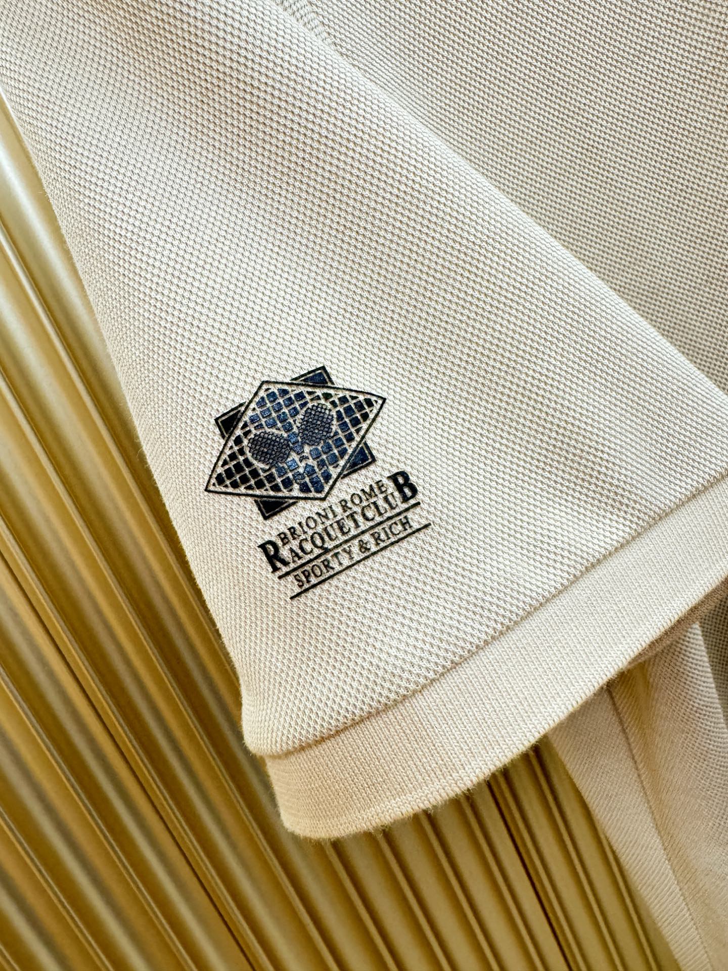 loro Piana诺悠翩雅 2026春夏新款首发专柜最新款翻领短袖，100%双丝光珠地棉面料，高端订制