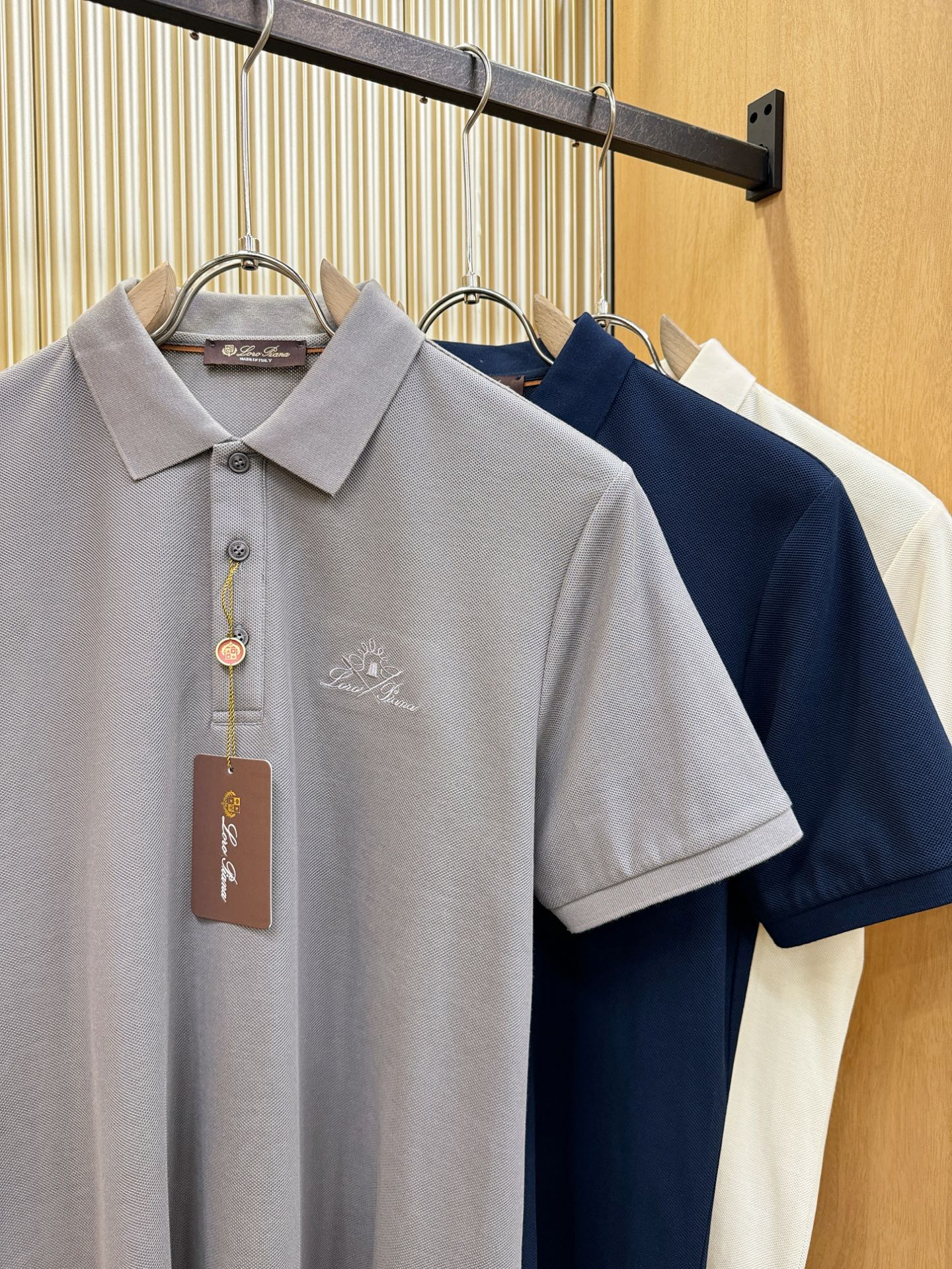 loro Piana诺悠翩雅 2026春夏新款首发专柜最新款翻领短袖，100%双丝光珠地棉面料，高端订制