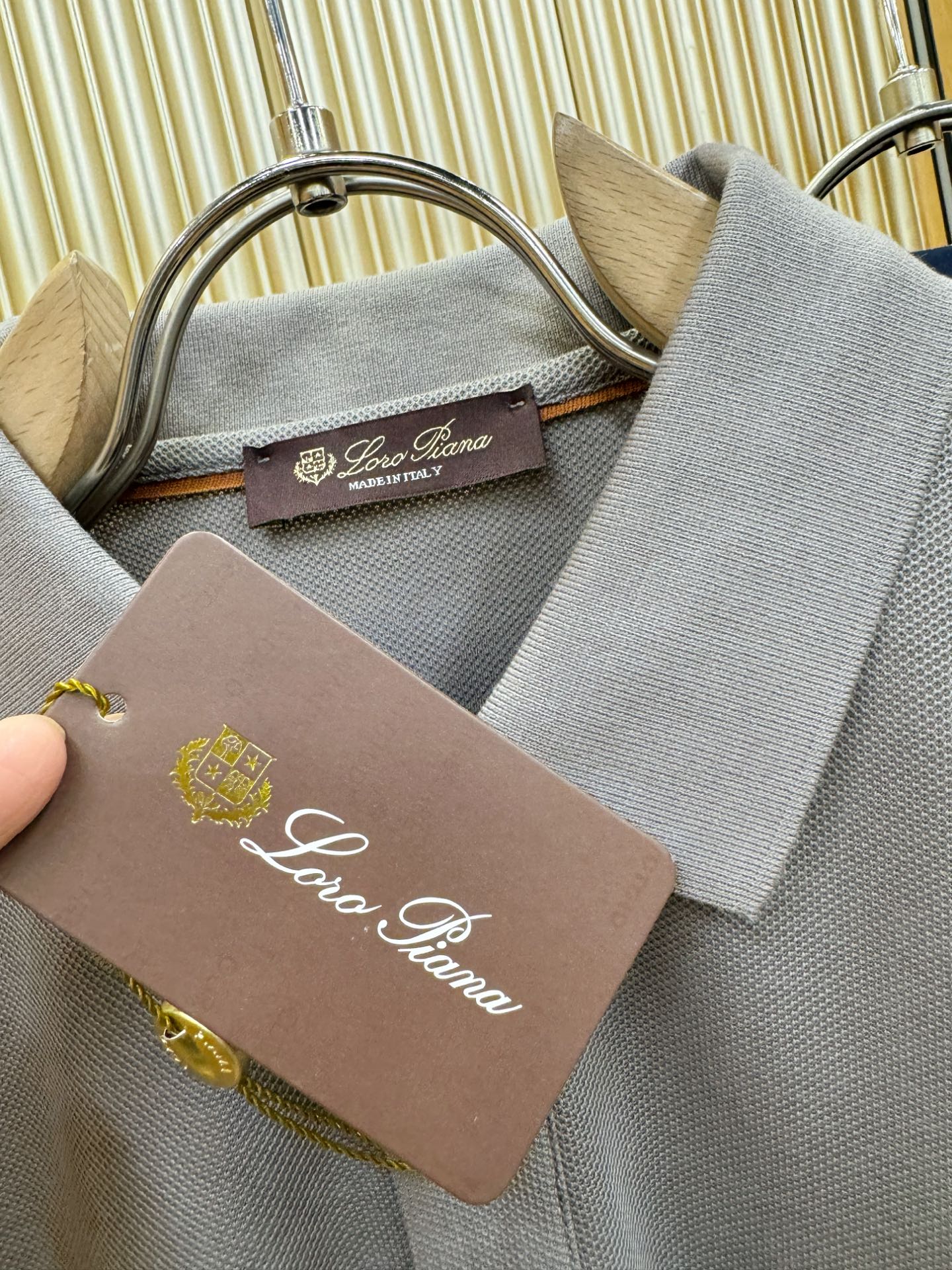 loro Piana诺悠翩雅 2026春夏新款首发专柜最新款翻领短袖，100%双丝光珠地棉面料，高端订制