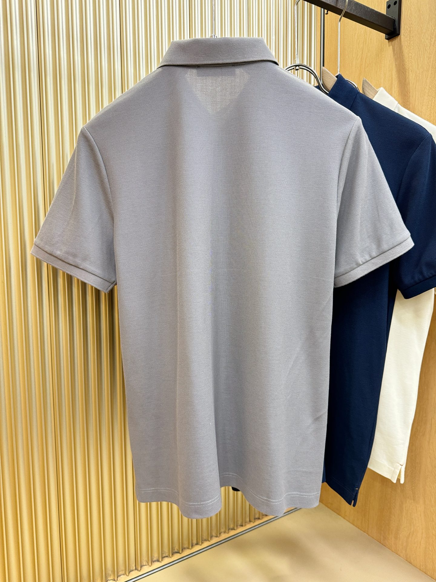 loro Piana诺悠翩雅 2026春夏新款首发专柜最新款翻领短袖，100%双丝光珠地棉面料，高端订制