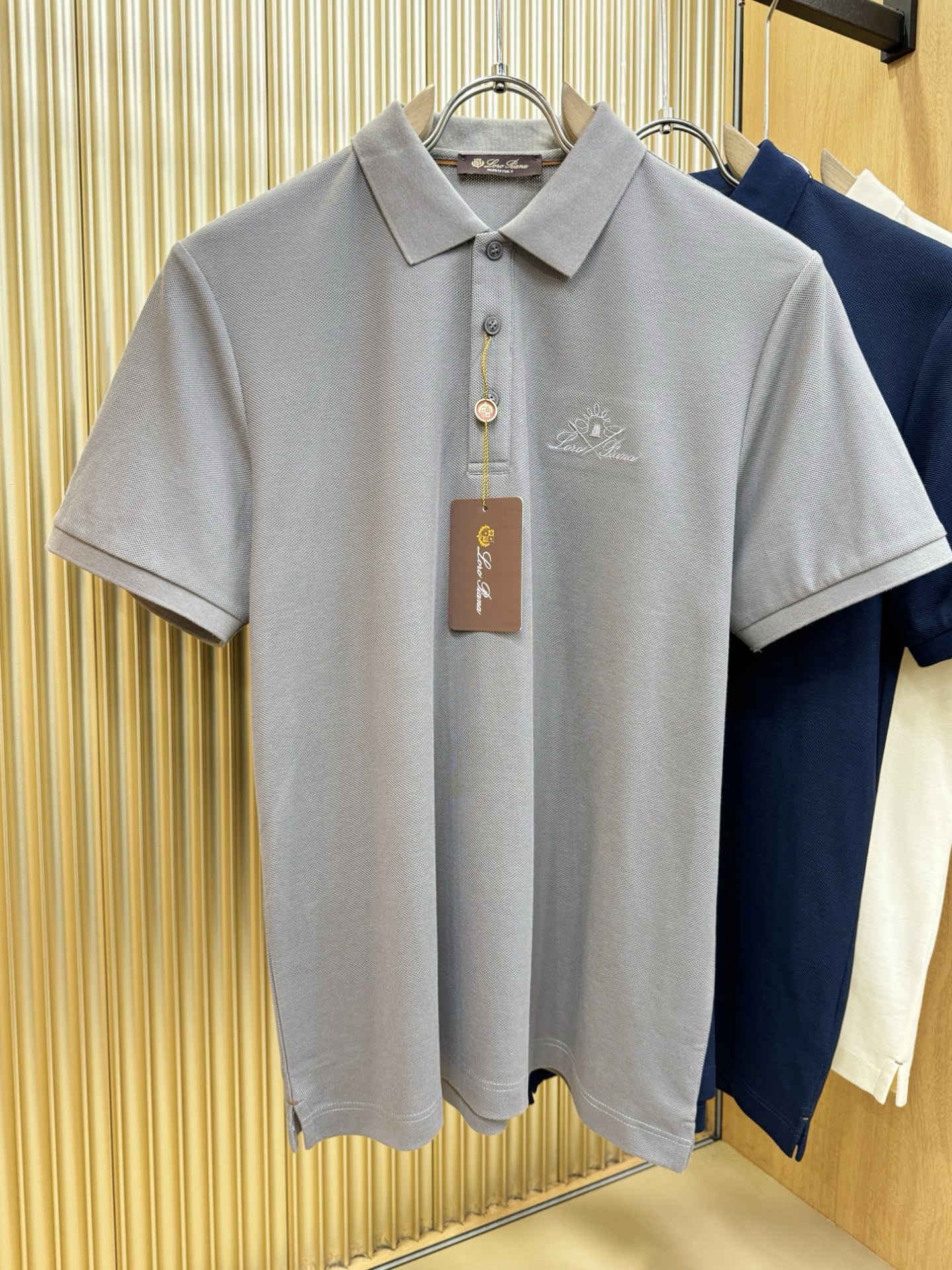 loro Piana诺悠翩雅 2026春夏新款首发专柜最新款翻领短袖，100%双丝光珠地棉面料，高端订制