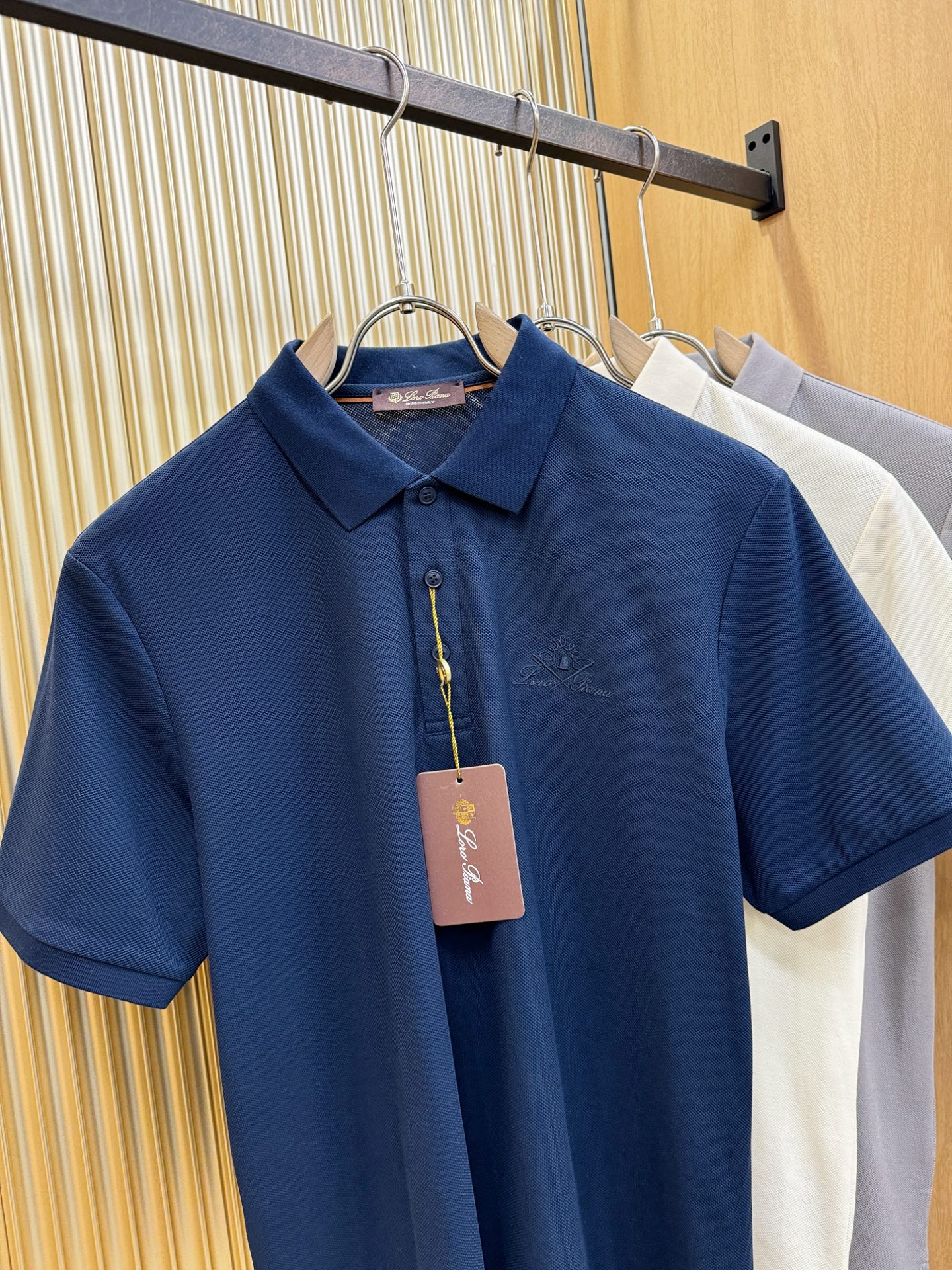 loro Piana诺悠翩雅 2026春夏新款首发专柜最新款翻领短袖，100%双丝光珠地棉面料，高端订制