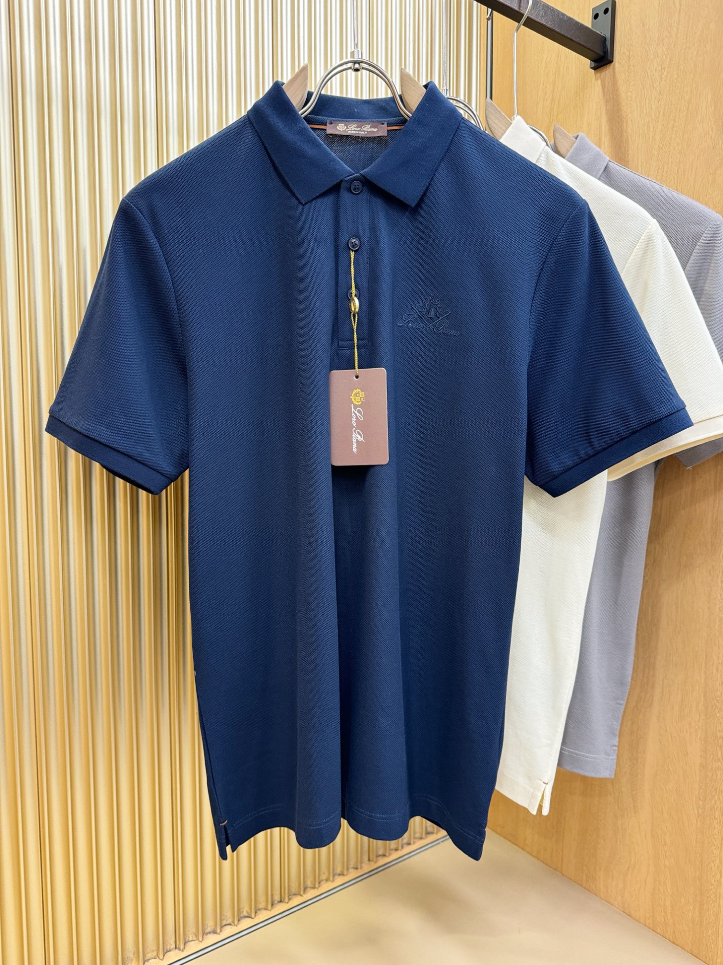 loro Piana诺悠翩雅 2026春夏新款首发专柜最新款翻领短袖，100%双丝光珠地棉面料，高端订制