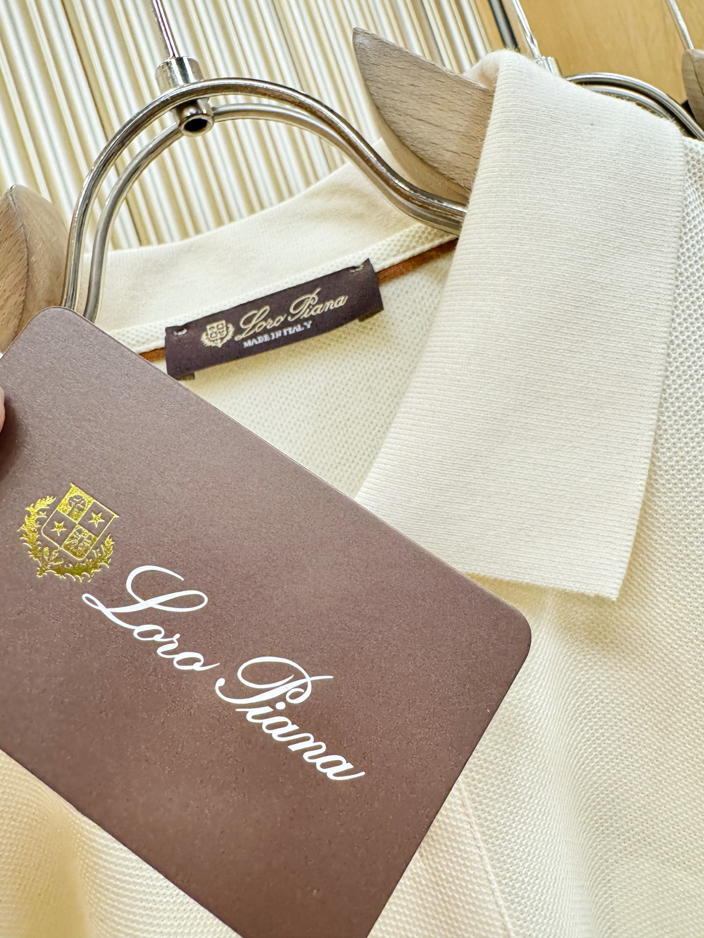 loro Piana诺悠翩雅 2026春夏新款首发专柜最新款翻领短袖，100%双丝光珠地棉面料，高端订制