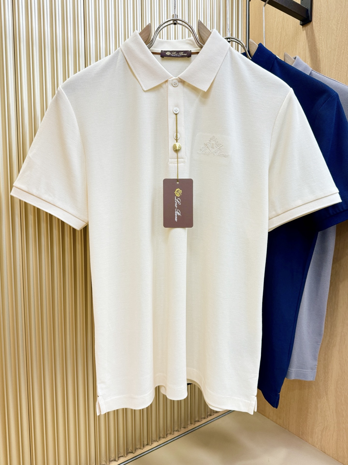 loro Piana诺悠翩雅 2026春夏新款首发专柜最新款翻领短袖，100%双丝光珠地棉面料，高端订制