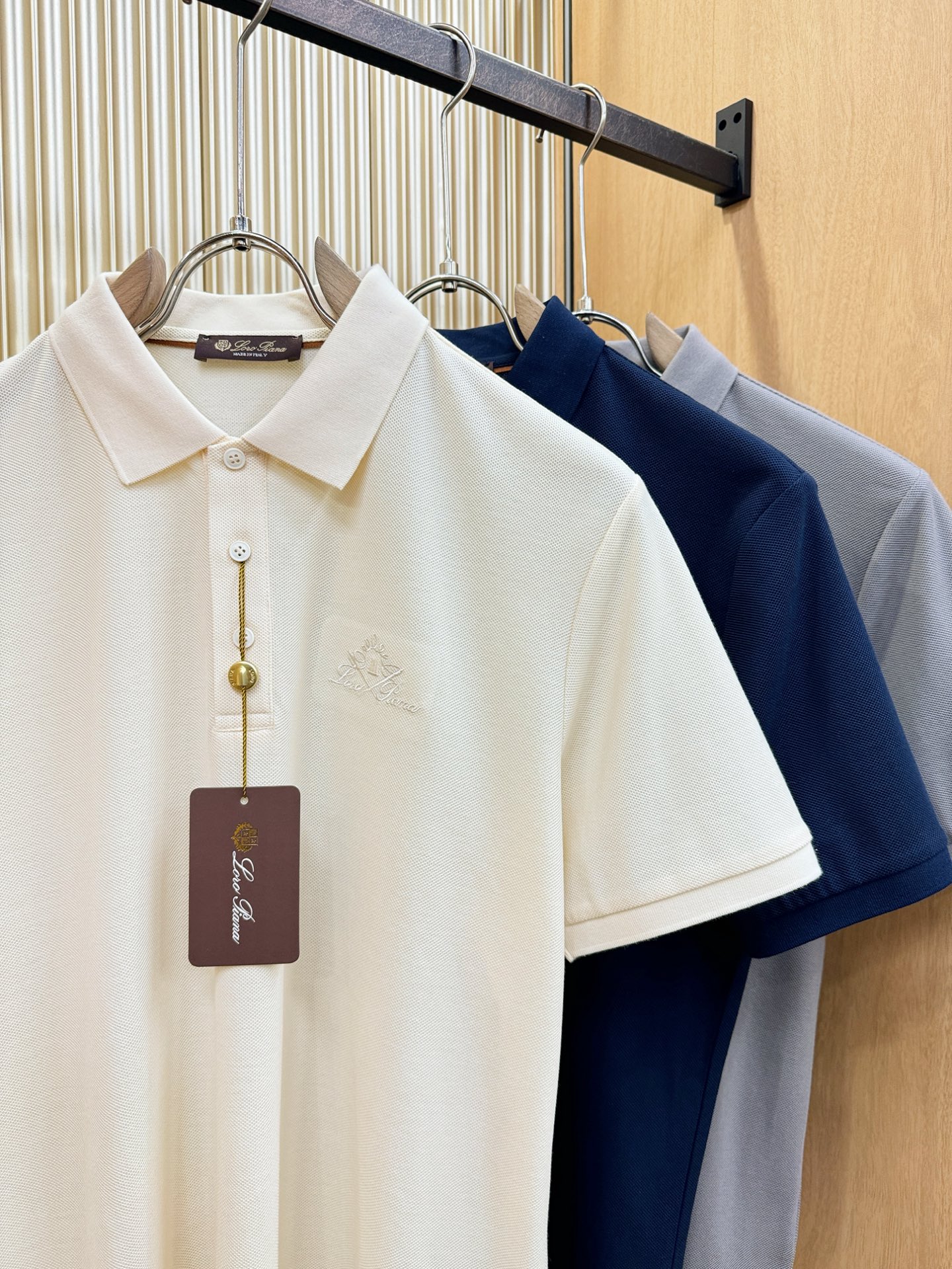 loro Piana诺悠翩雅 2026春夏新款首发专柜最新款翻领短袖，100%双丝光珠地棉面料，高端订制