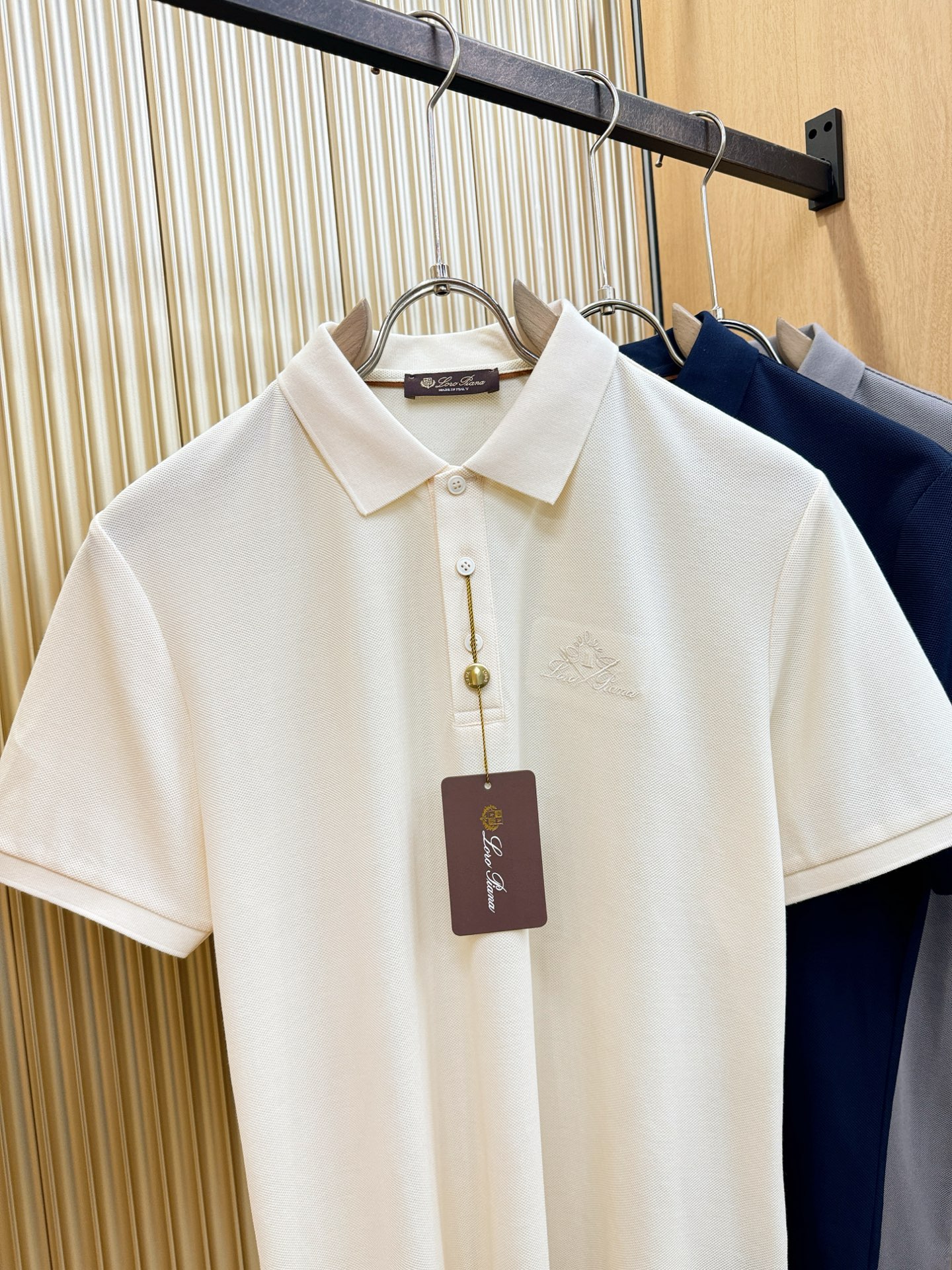 loro Piana诺悠翩雅 2026春夏新款首发专柜最新款翻领短袖，100%双丝光珠地棉面料，高端订制