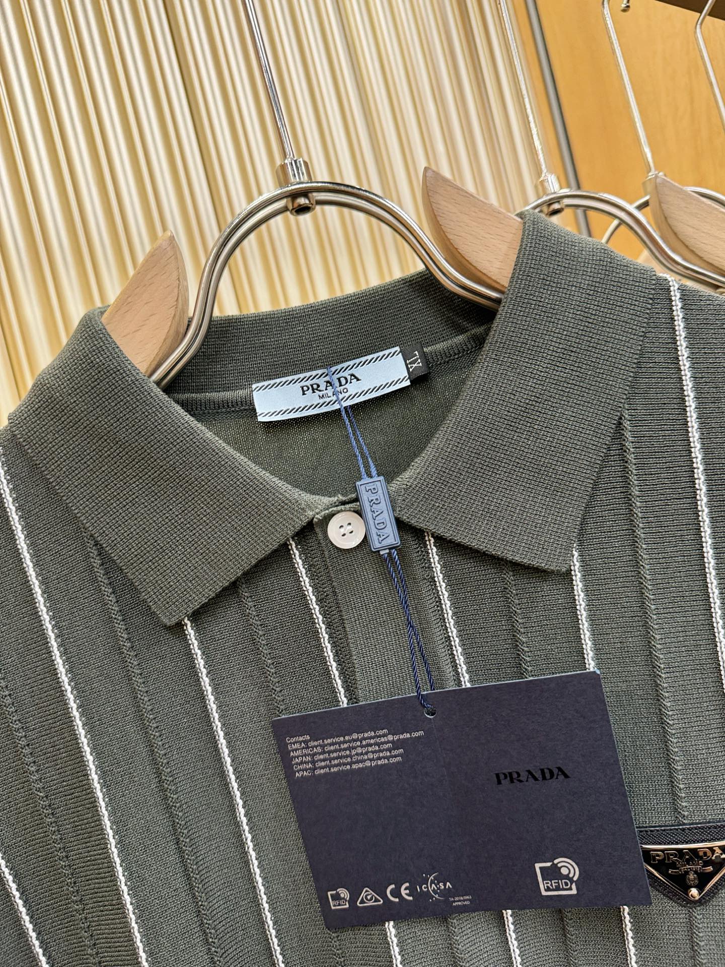 PRADA 普拉达 2026春夏新品针织短袖，进口针织面料，手感柔软。顶级进口私货，时尚设计潮流短袖针织