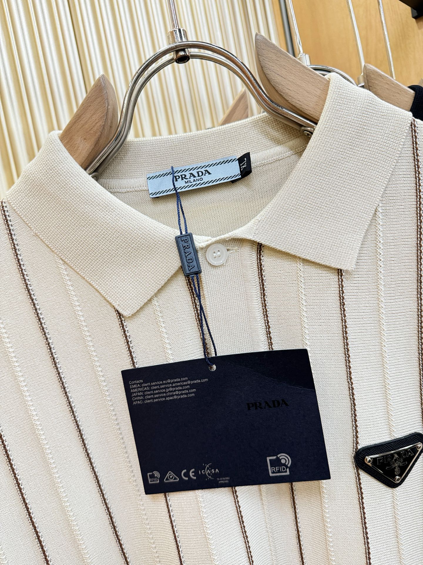 PRADA 普拉达 2026春夏新品针织短袖，进口针织面料，手感柔软。顶级进口私货，时尚设计潮流短袖针织