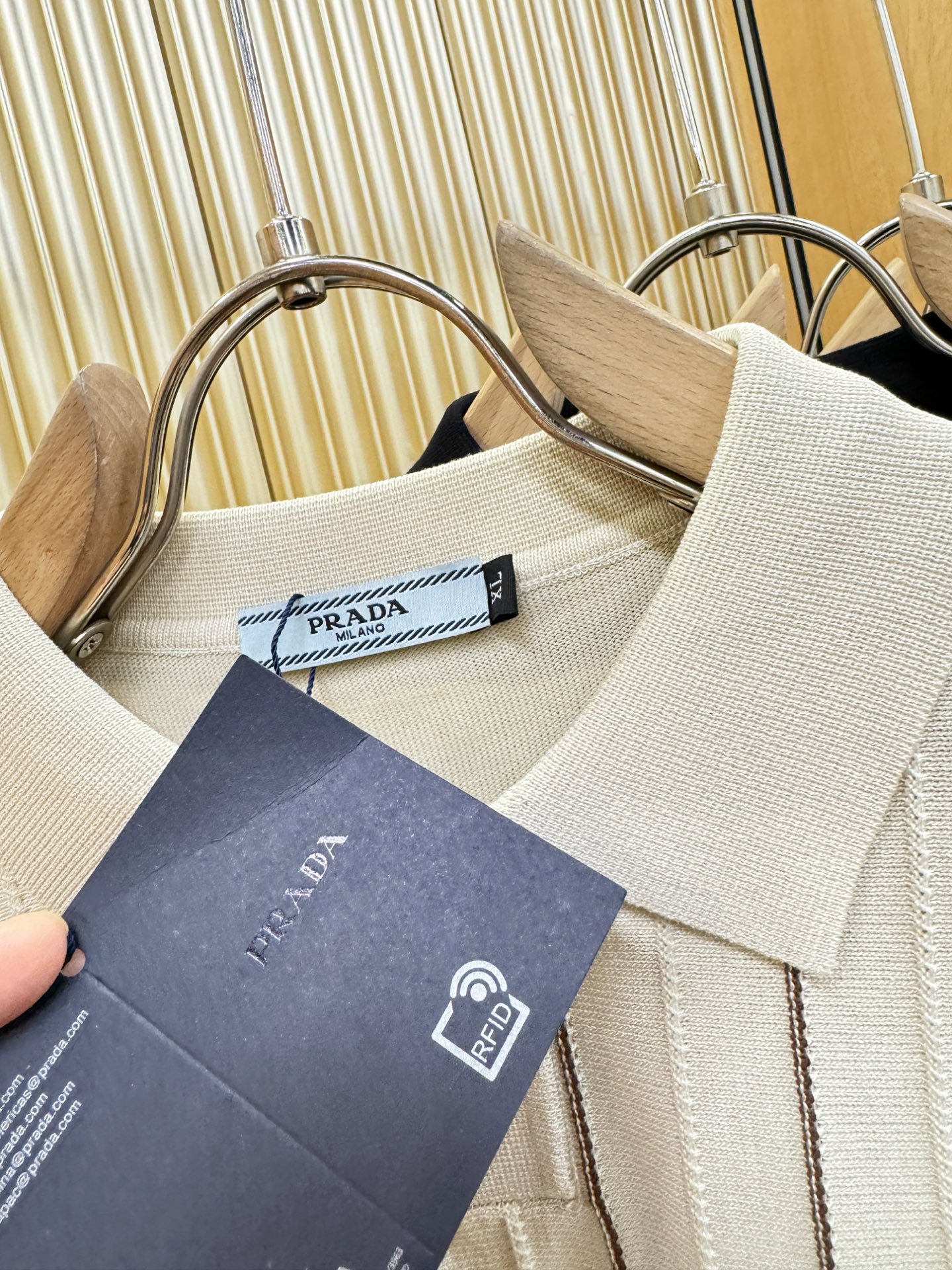 PRADA 普拉达 2026春夏新品针织短袖，进口针织面料，手感柔软。顶级进口私货，时尚设计潮流短袖针织
