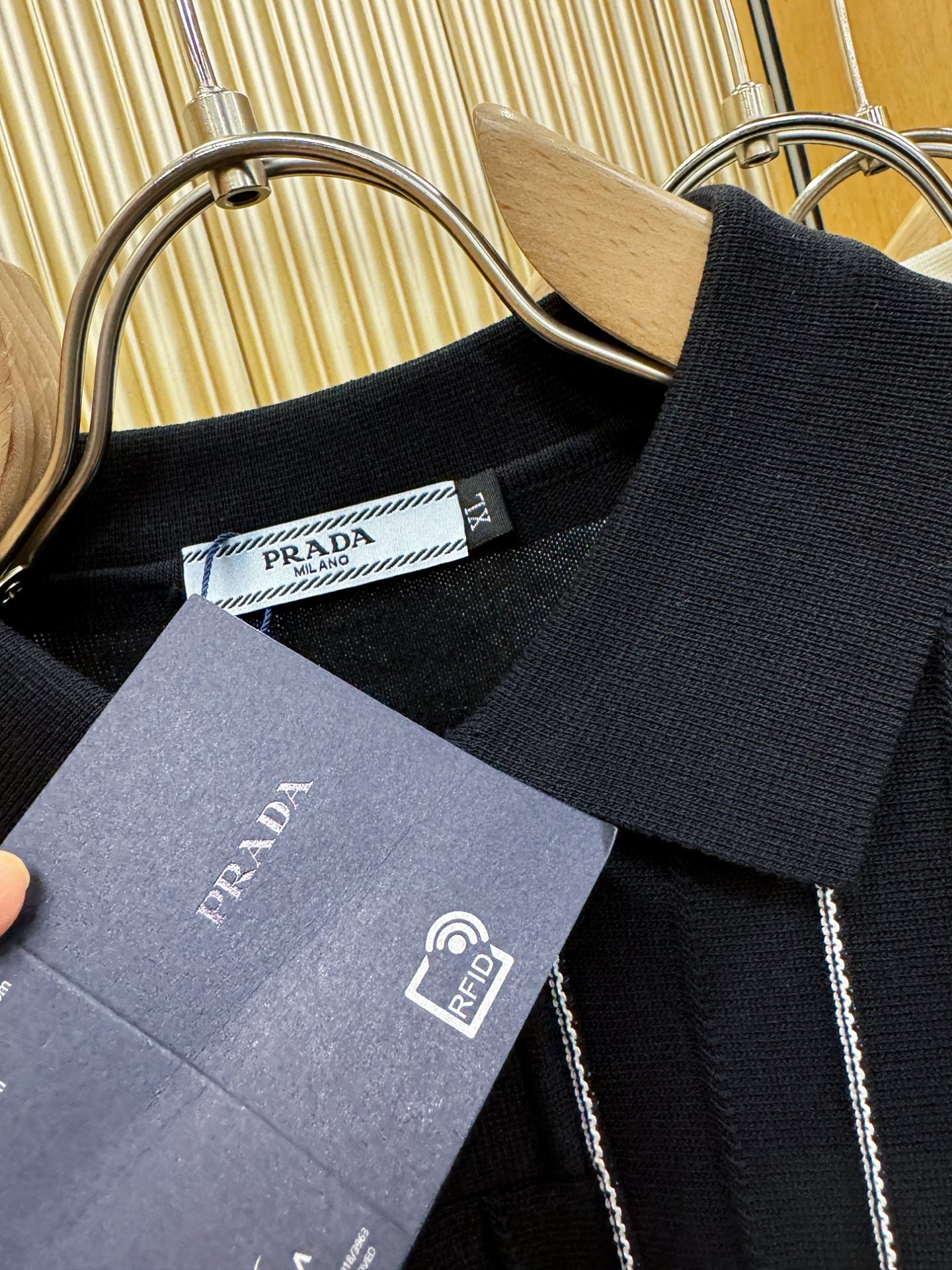 PRADA 普拉达 2026春夏新品针织短袖，进口针织面料，手感柔软。顶级进口私货，时尚设计潮流短袖针织
