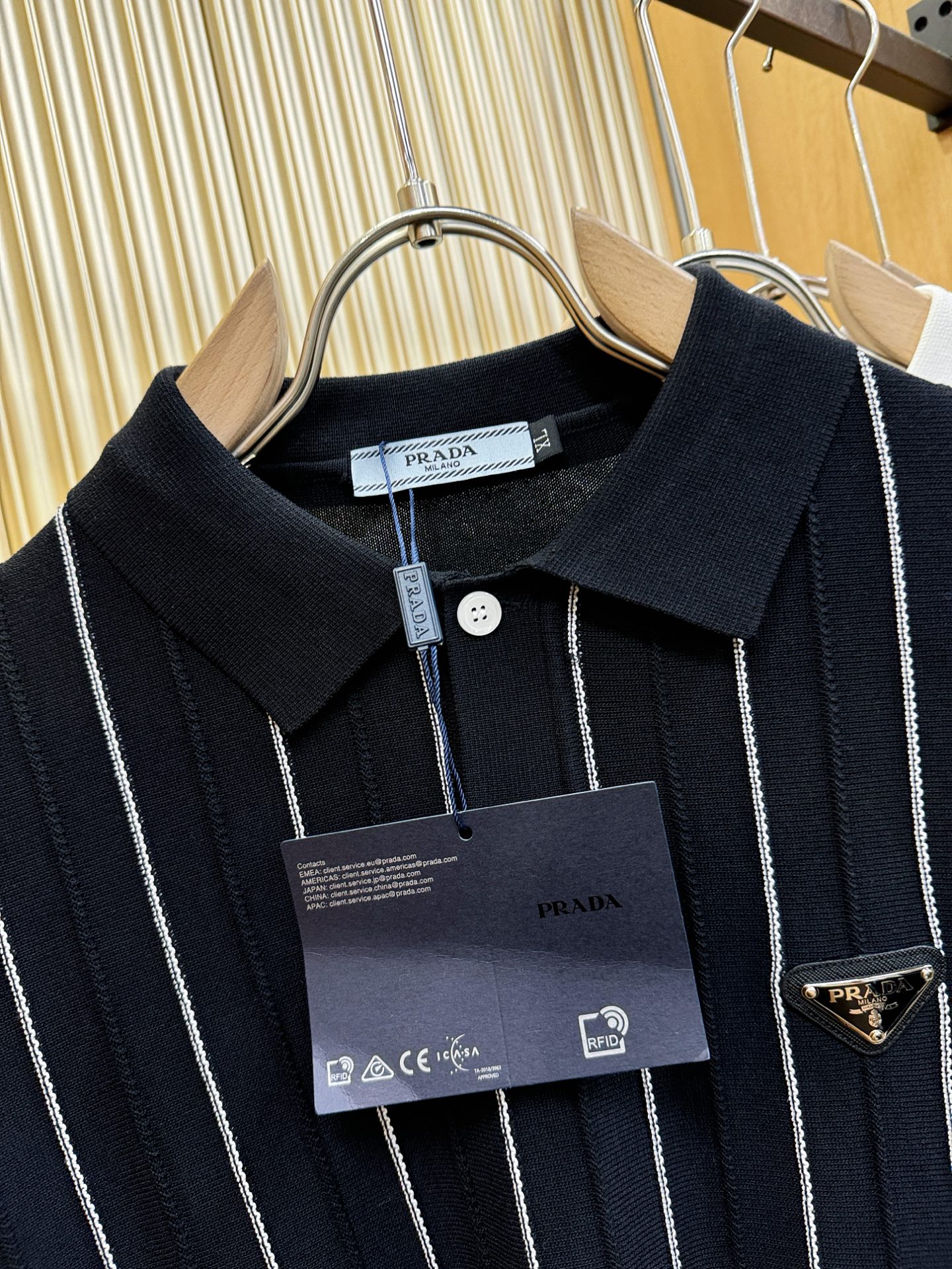 PRADA 普拉达 2026春夏新品针织短袖，进口针织面料，手感柔软。顶级进口私货，时尚设计潮流短袖针织