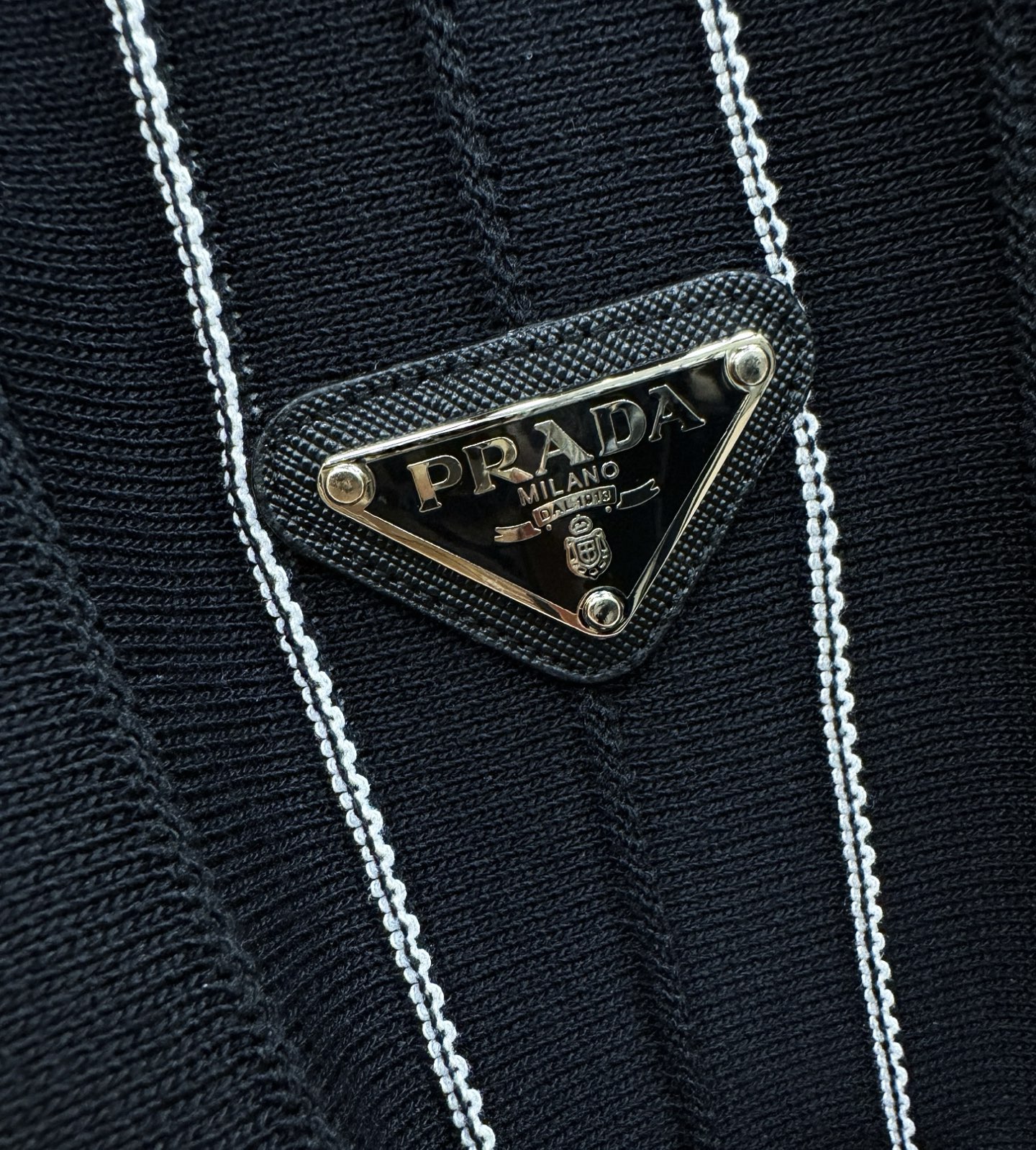 PRADA 普拉达 2026春夏新品针织短袖，进口针织面料，手感柔软。顶级进口私货，时尚设计潮流短袖针织