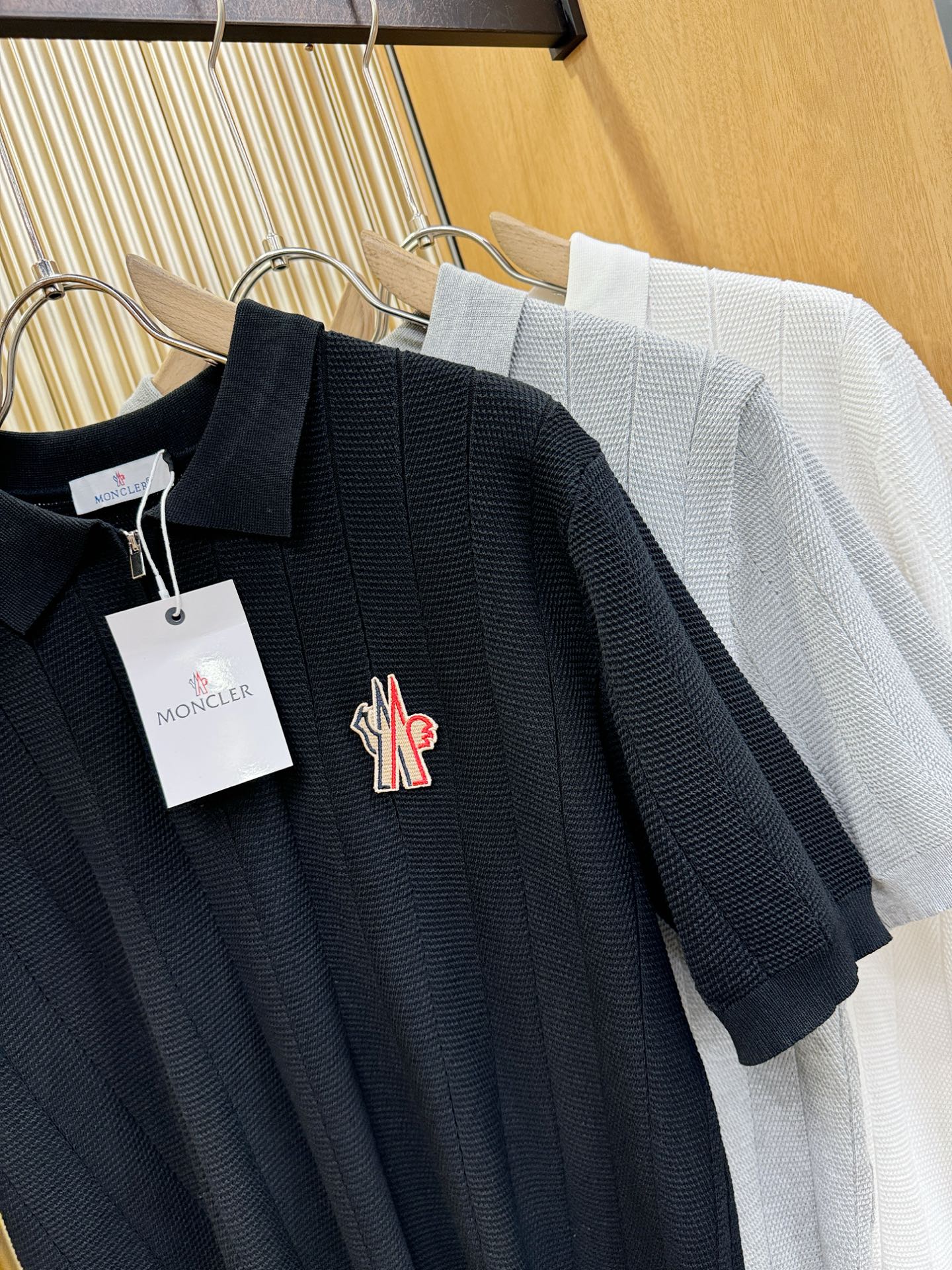 Moncler蒙口 2026春夏新品针织短袖，进口针织面料，手感柔软。顶级进口私货，时尚设计潮流短袖针织