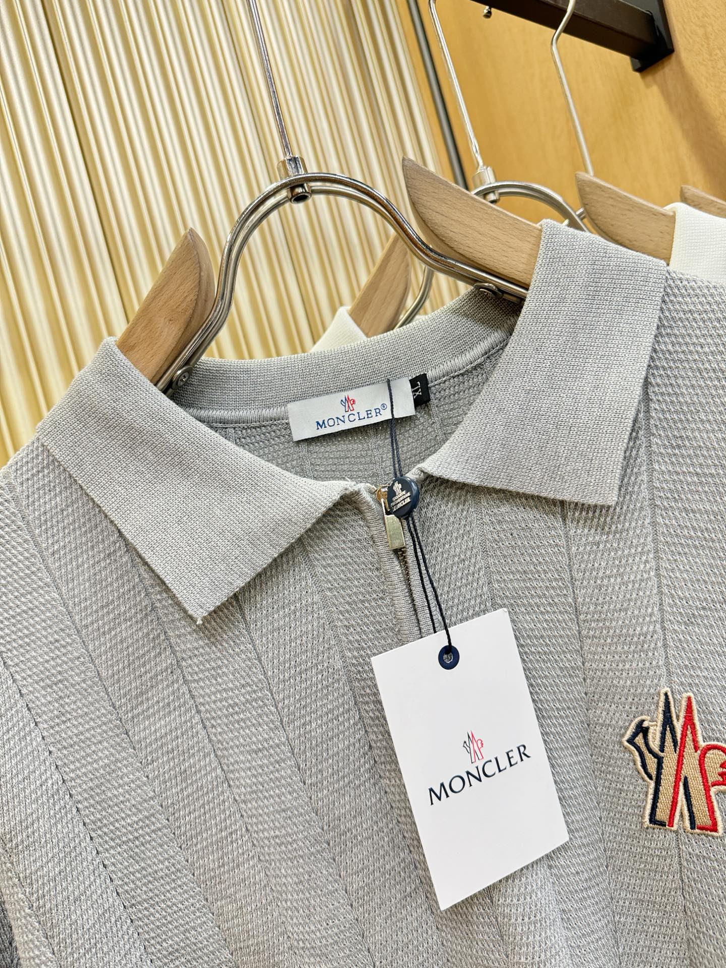 Moncler蒙口 2026春夏新品针织短袖，进口针织面料，手感柔软。顶级进口私货，时尚设计潮流短袖针织