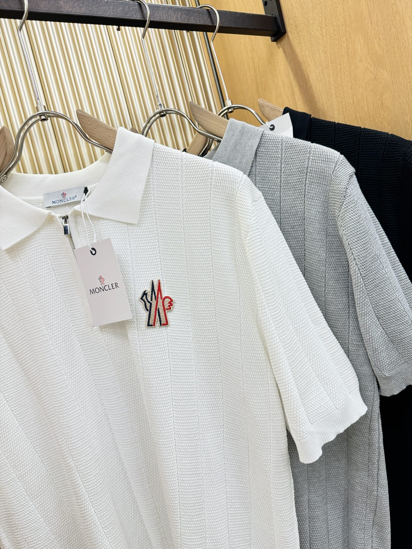 Moncler蒙口 2026春夏新品针织短袖，进口针织面料，手感柔软。顶级进口私货，时尚设计潮流短袖针织