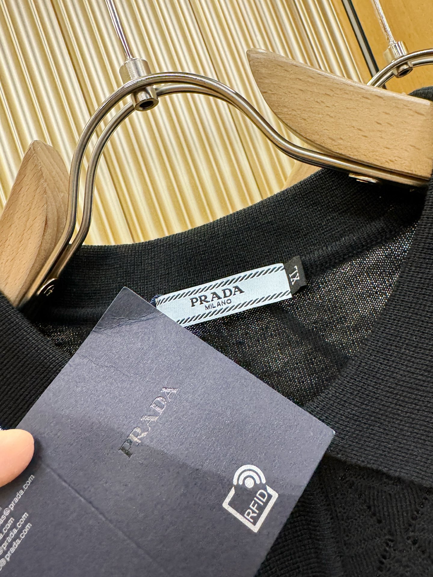 PRADA 普拉达 2026春夏新品针织短袖，进口针织面料，手感柔软。顶级进口私货，时尚设计潮流短袖针织