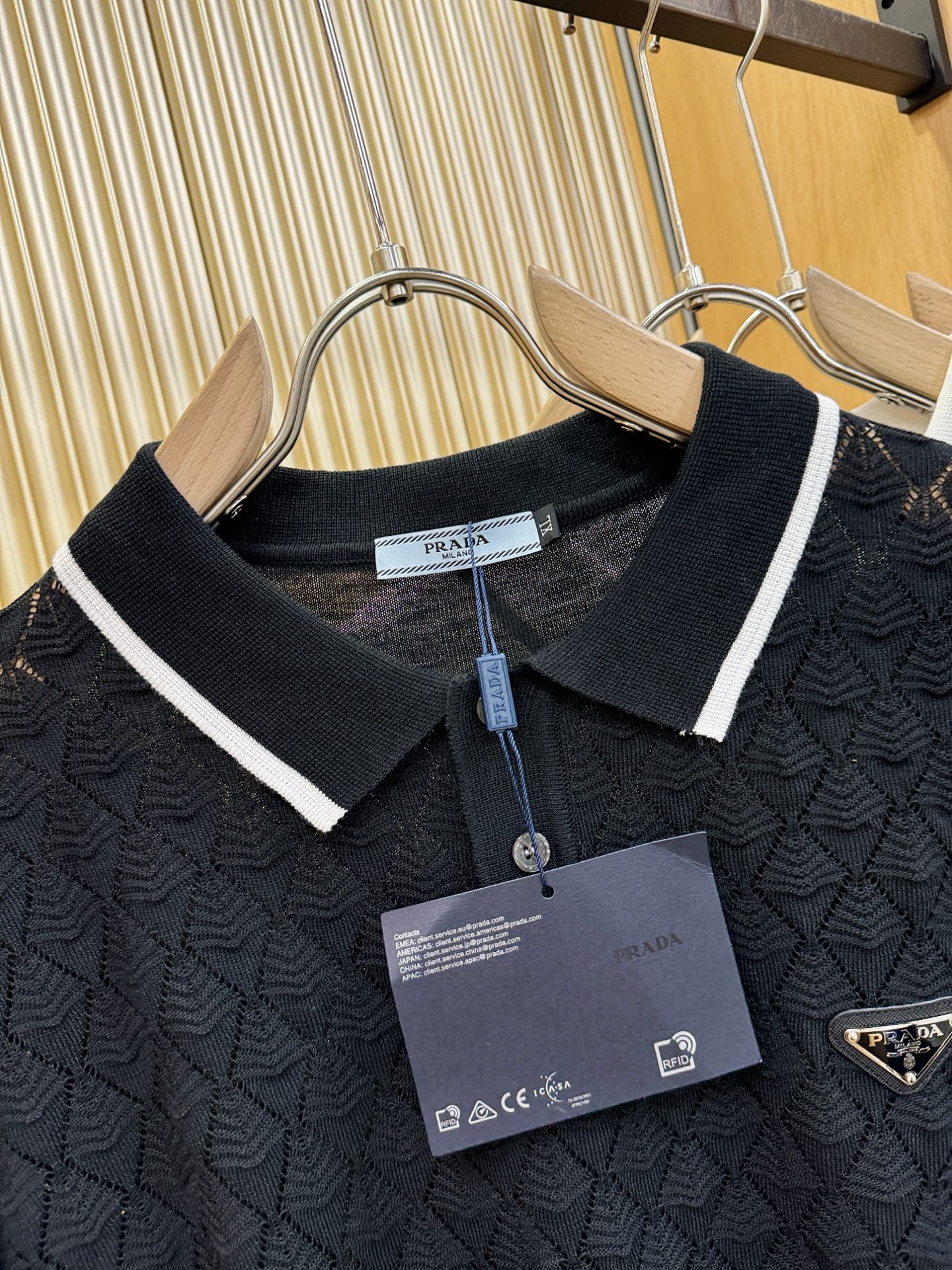 PRADA 普拉达 2026春夏新品针织短袖，进口针织面料，手感柔软。顶级进口私货，时尚设计潮流短袖针织
