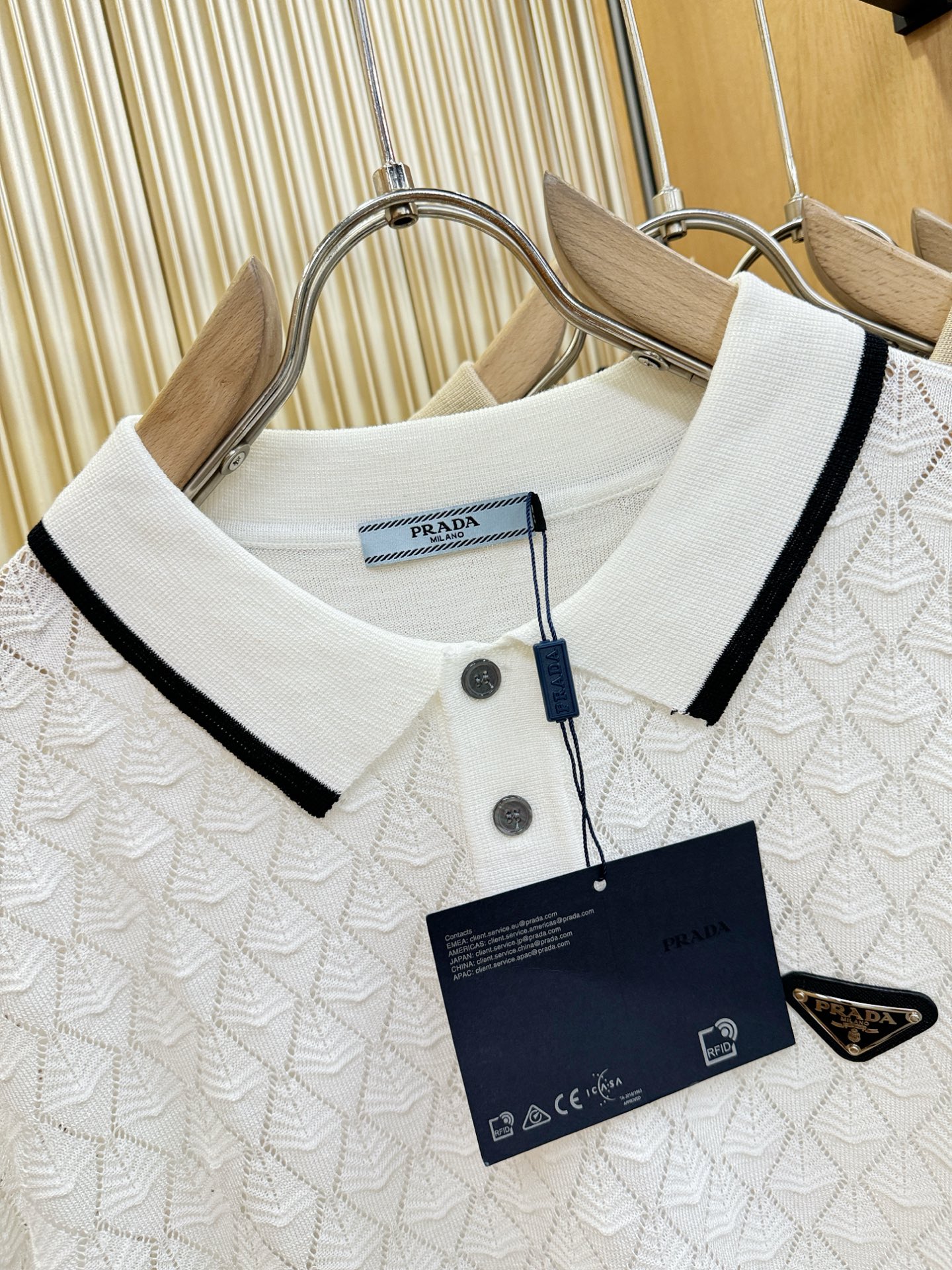 PRADA 普拉达 2026春夏新品针织短袖，进口针织面料，手感柔软。顶级进口私货，时尚设计潮流短袖针织
