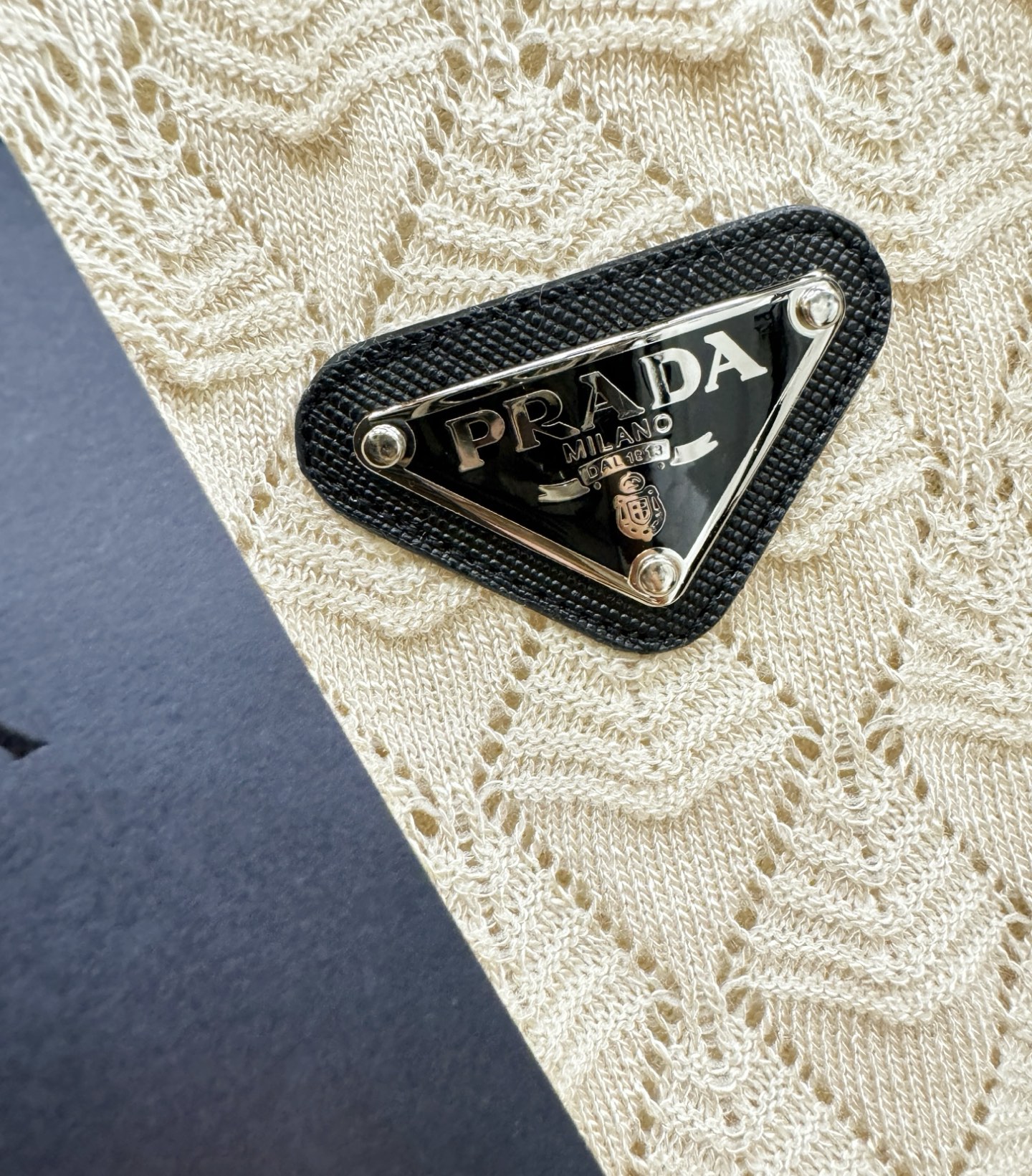 PRADA 普拉达 2026春夏新品针织短袖，进口针织面料，手感柔软。顶级进口私货，时尚设计潮流短袖针织