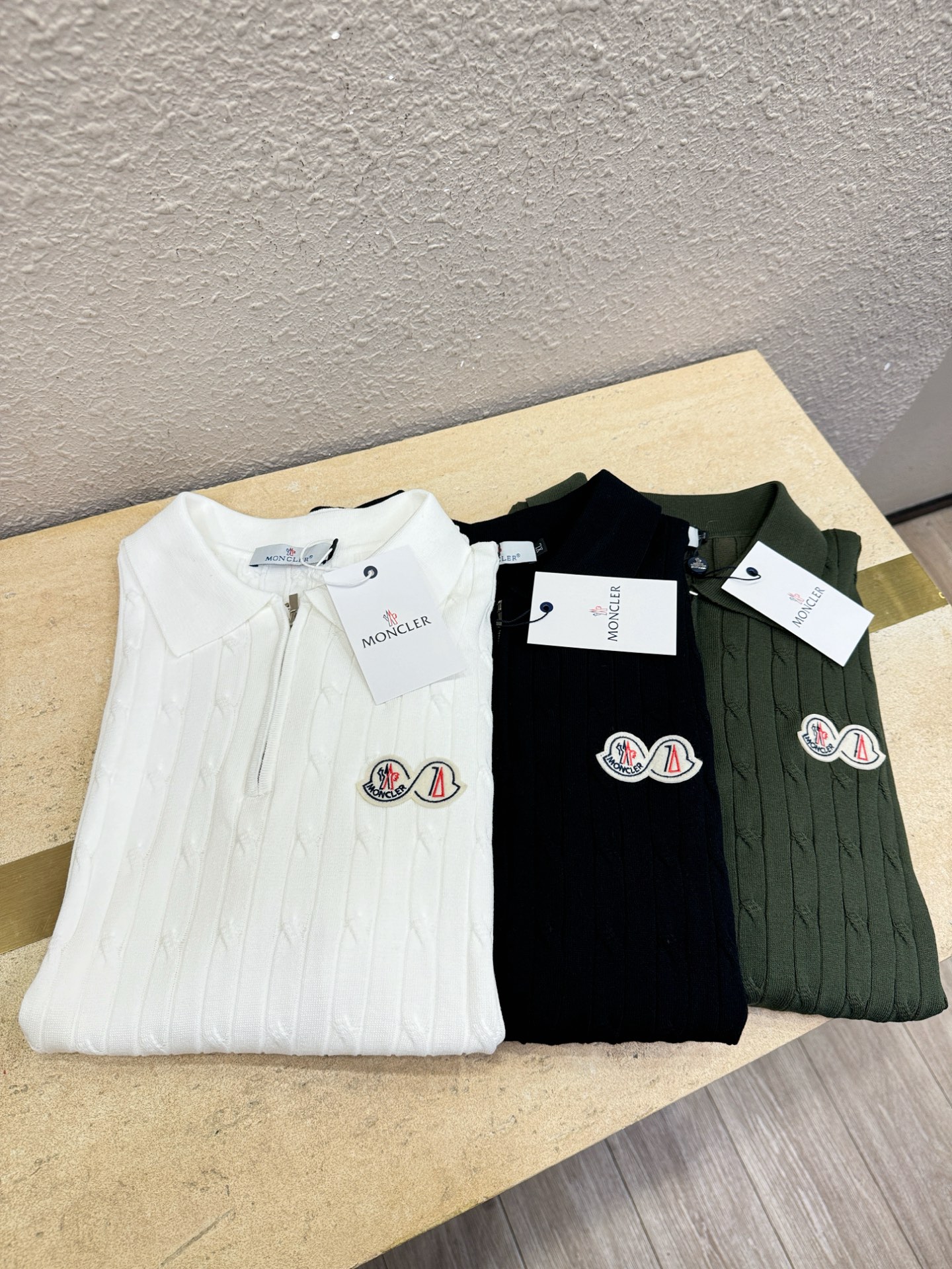 Moncler蒙口 2026春夏新品针织短袖，翻领针织面料，手感柔软。顶级进口私货，时尚设计潮流短袖针织