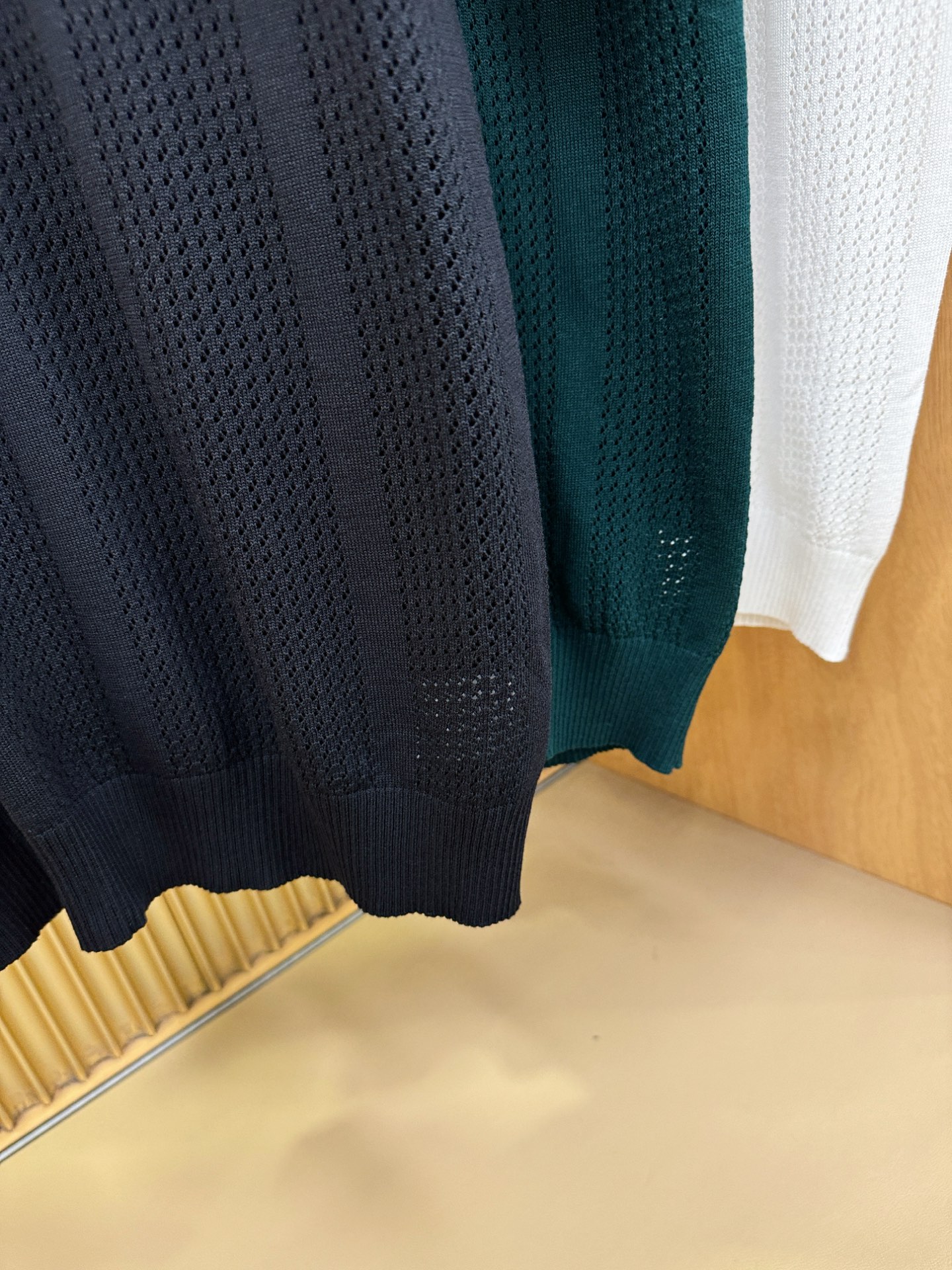 BURBERRY巴宝莉 2026春夏新品针织短袖，进口针织面料，手感柔软。顶级进口私货，时尚设计潮流短袖