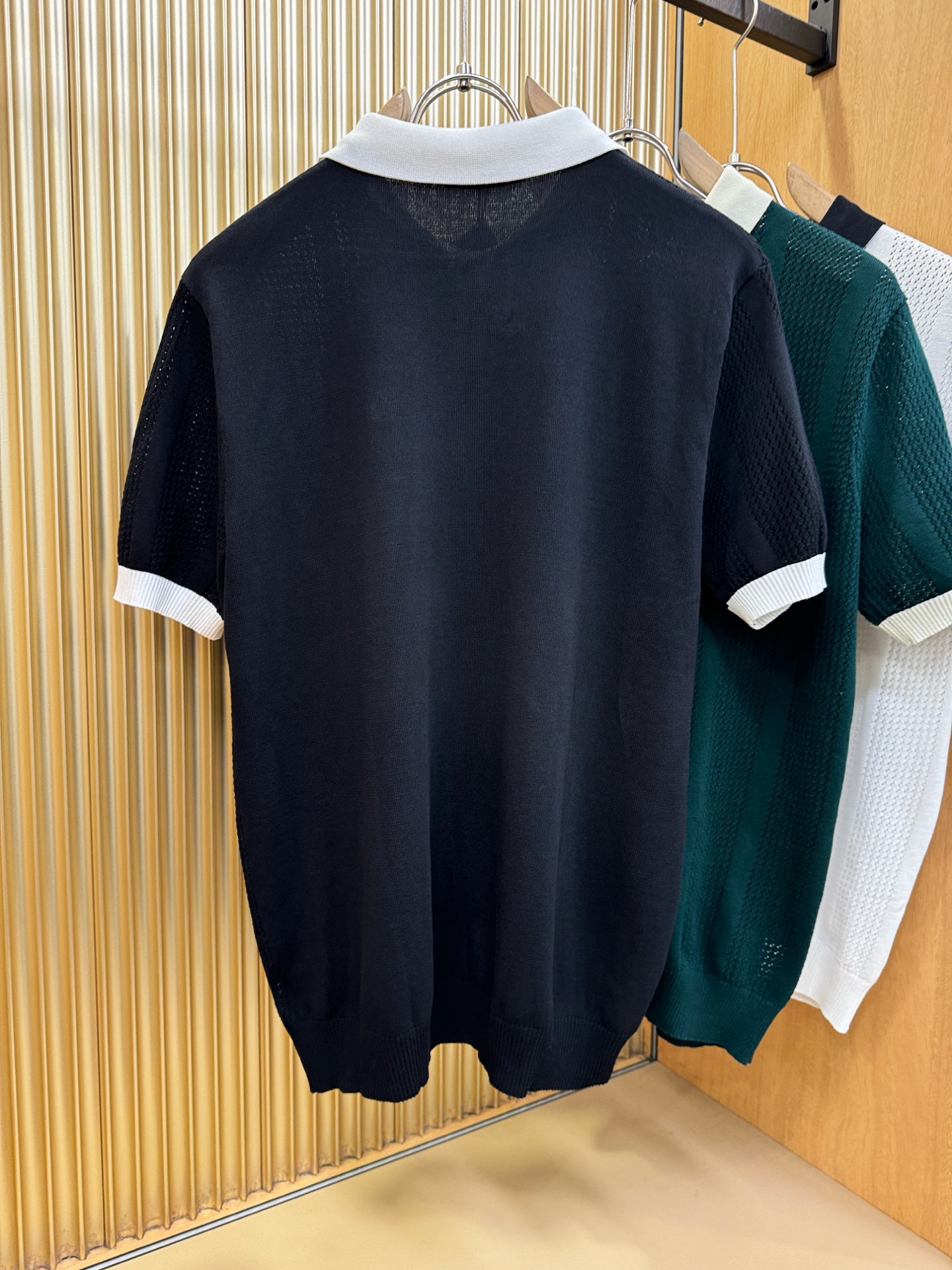 BURBERRY巴宝莉 2026春夏新品针织短袖，进口针织面料，手感柔软。顶级进口私货，时尚设计潮流短袖