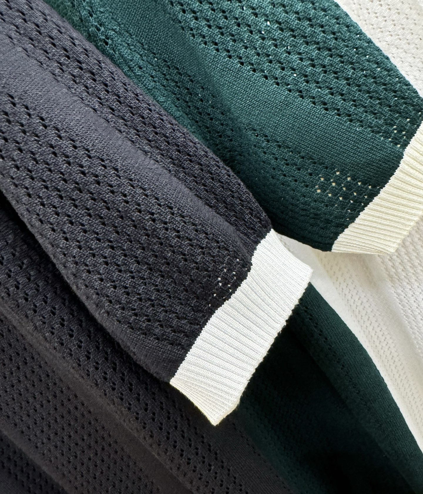 BURBERRY巴宝莉 2026春夏新品针织短袖，进口针织面料，手感柔软。顶级进口私货，时尚设计潮流短袖