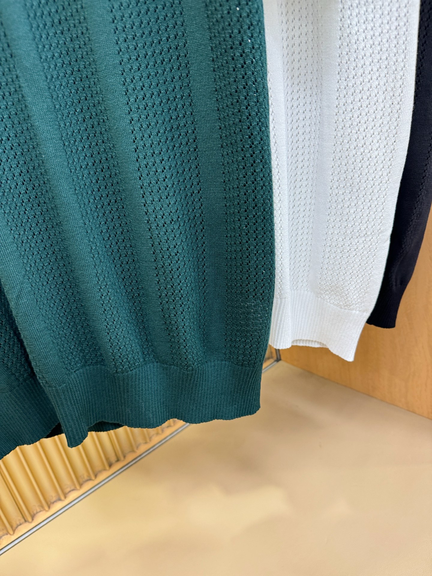BURBERRY巴宝莉 2026春夏新品针织短袖，进口针织面料，手感柔软。顶级进口私货，时尚设计潮流短袖
