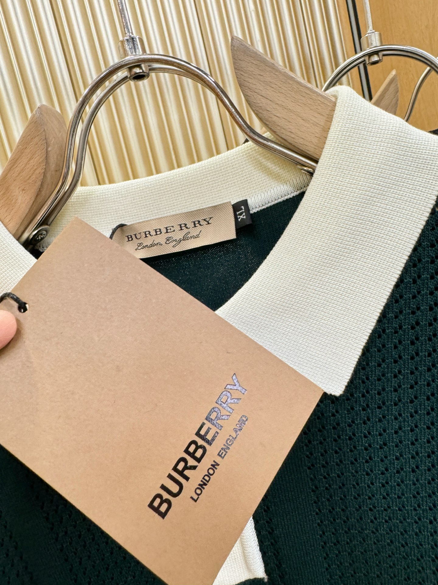 BURBERRY巴宝莉 2026春夏新品针织短袖，进口针织面料，手感柔软。顶级进口私货，时尚设计潮流短袖