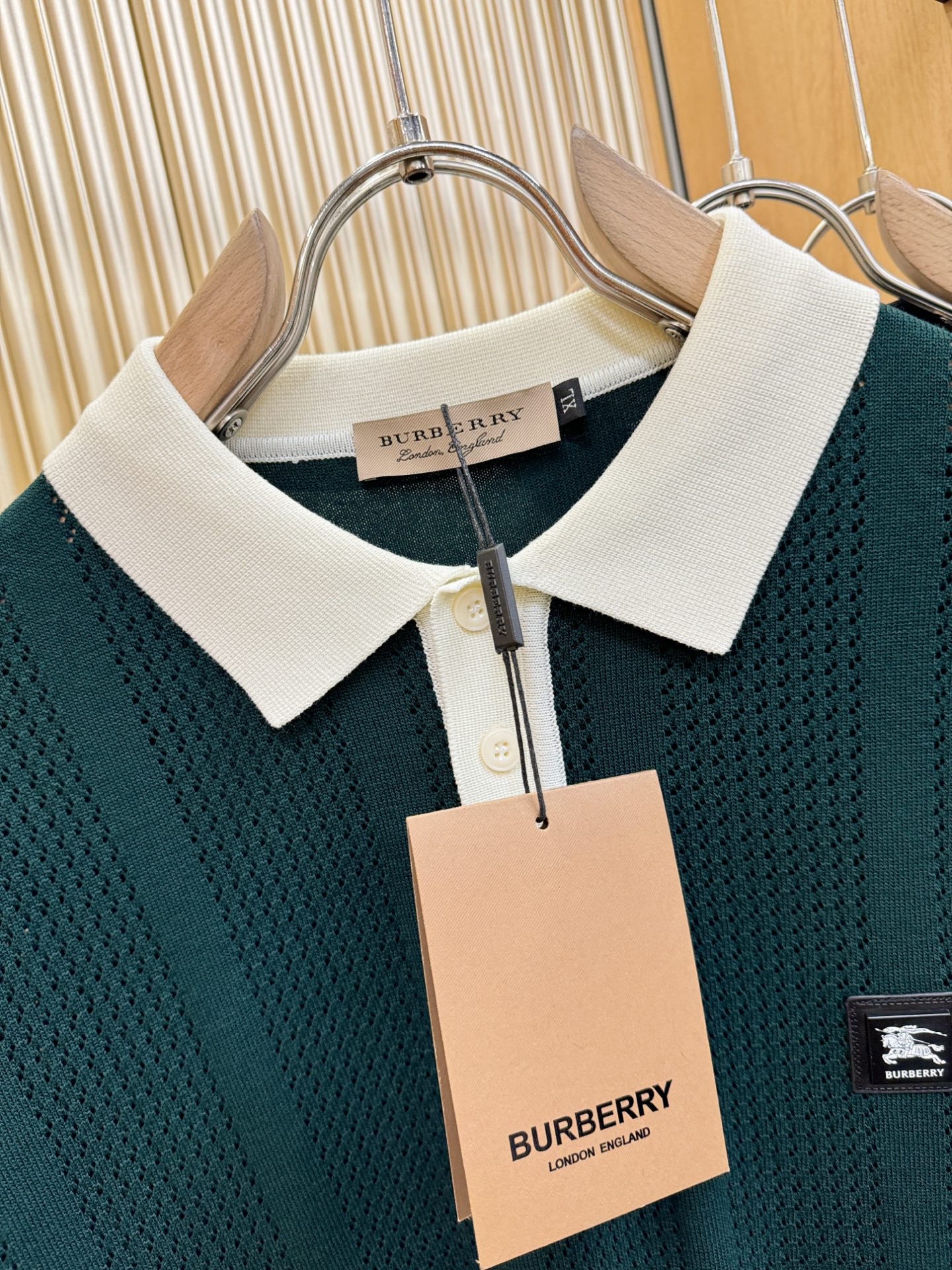 BURBERRY巴宝莉 2026春夏新品针织短袖，进口针织面料，手感柔软。顶级进口私货，时尚设计潮流短袖