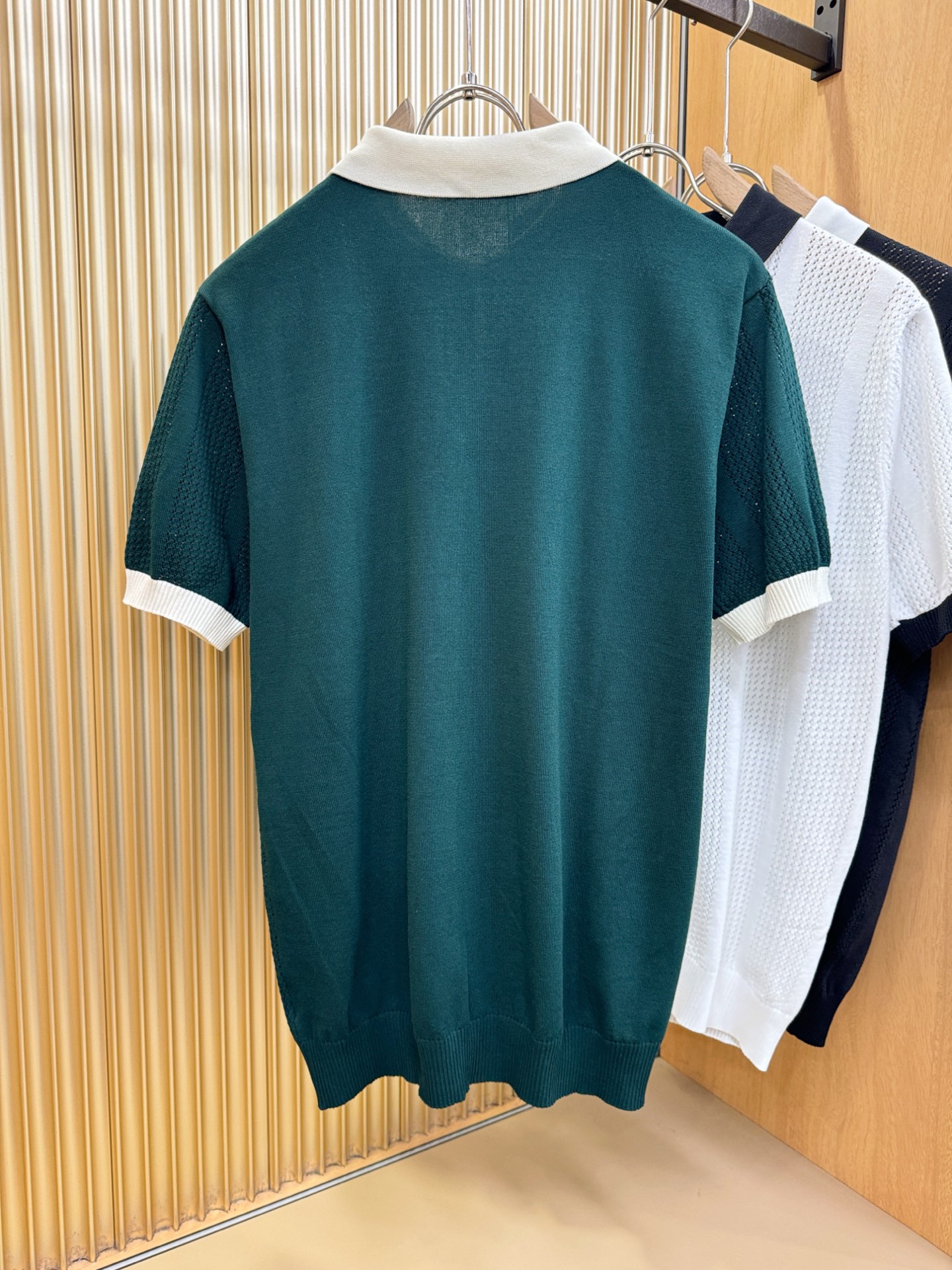 BURBERRY巴宝莉 2026春夏新品针织短袖，进口针织面料，手感柔软。顶级进口私货，时尚设计潮流短袖