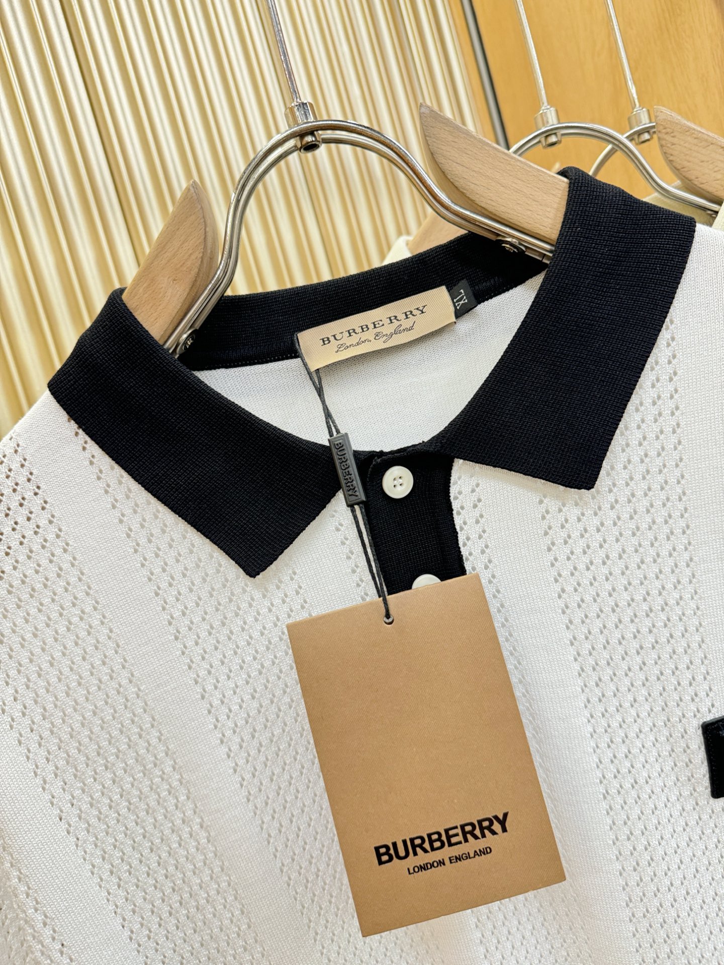 BURBERRY巴宝莉 2026春夏新品针织短袖，进口针织面料，手感柔软。顶级进口私货，时尚设计潮流短袖