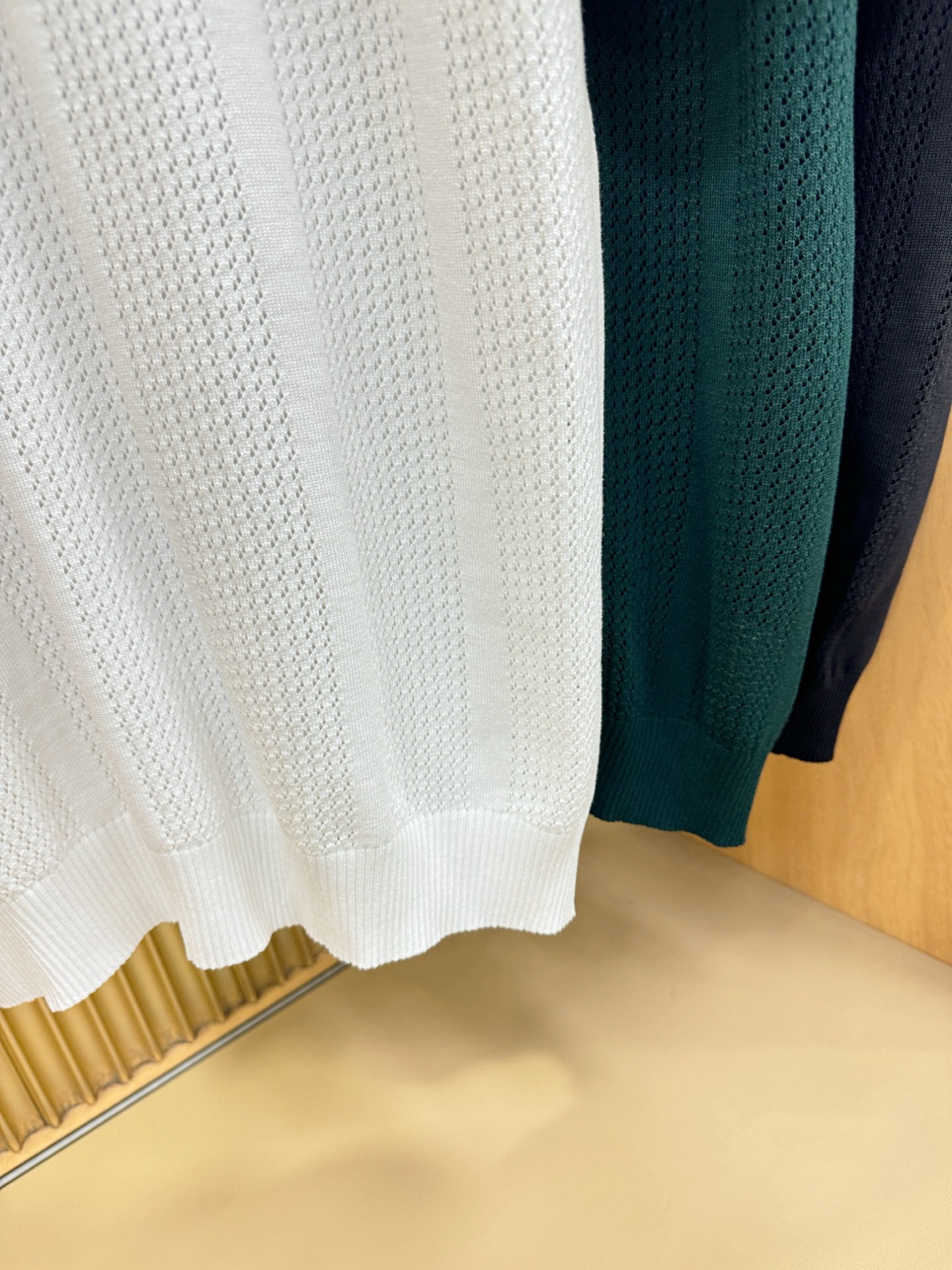 BURBERRY巴宝莉 2026春夏新品针织短袖，进口针织面料，手感柔软。顶级进口私货，时尚设计潮流短袖